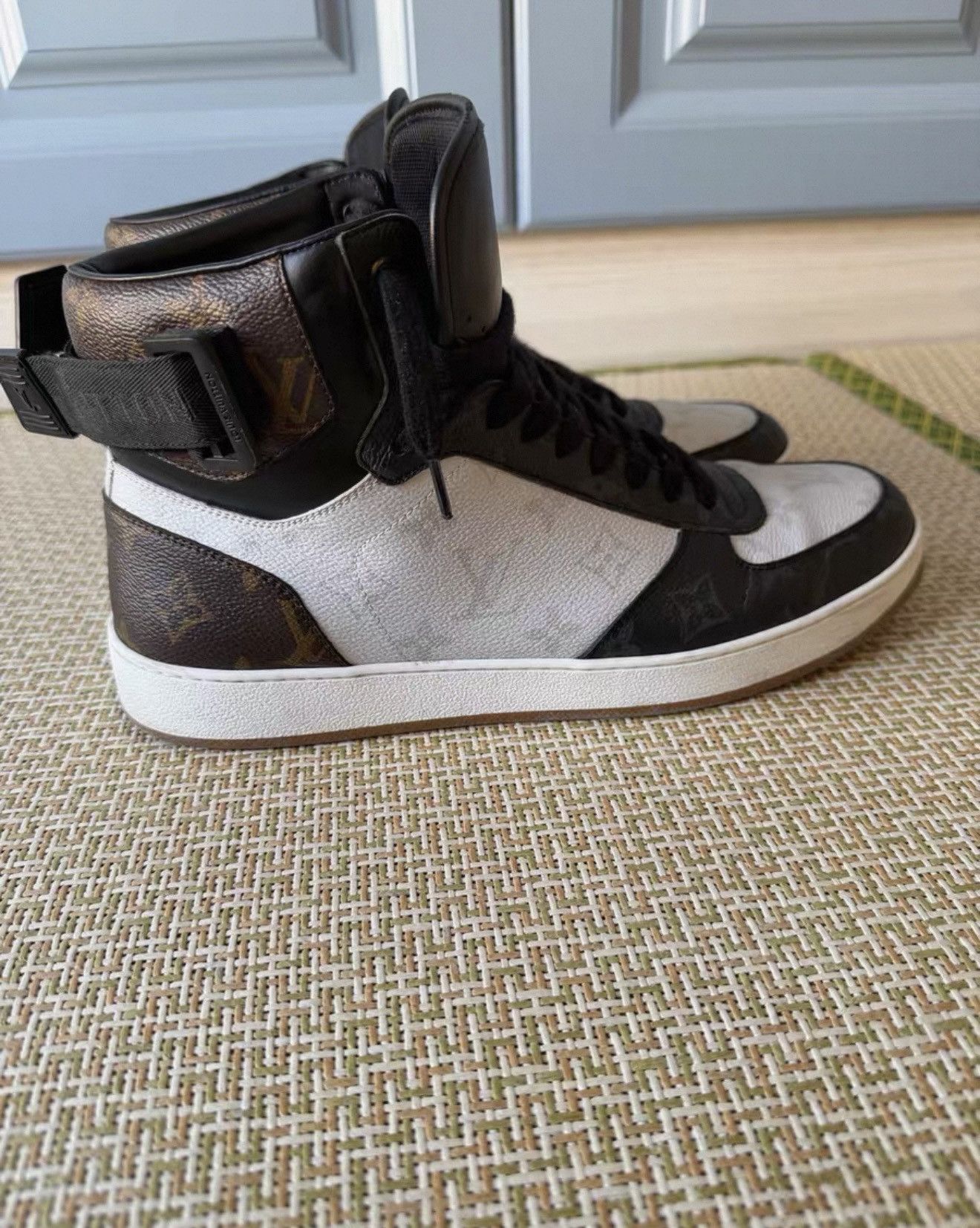 Louis Vuitton Louis Vuitton Rivoli High-Top Canvas Sneakers Size US 8 / EU 41 - 1 Thumbnail