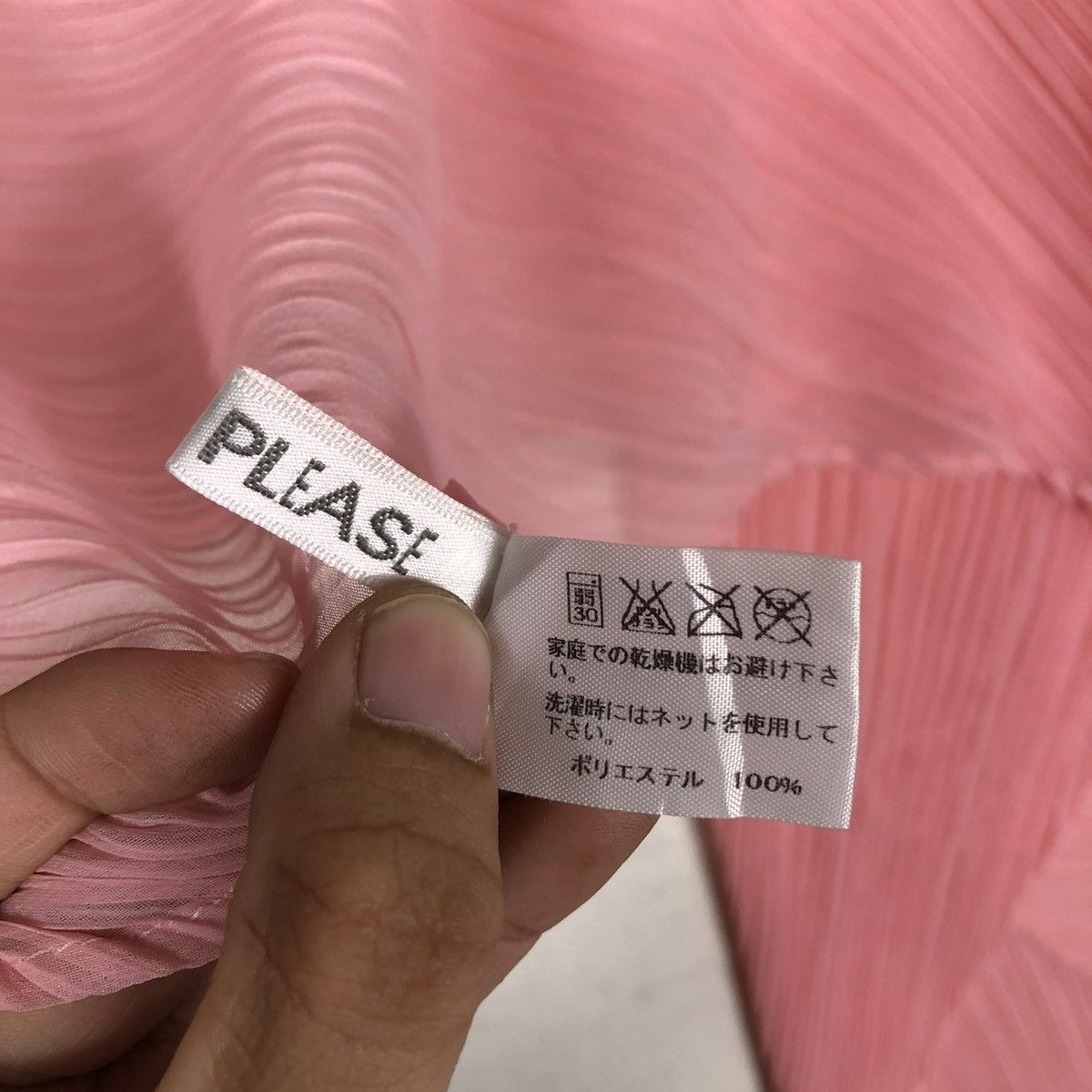 Issey Miyake 🔥LONG SCARVES PLEATED DESIGN PLEATS PLEASE ISSEY MIYAKE Size ONE SIZE - 12 Thumbnail