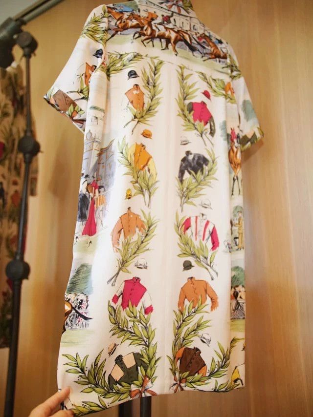 Hermes Hermes Vintage Equestrian Print Silk Shirt Dress (White, 36) Size XS / US 0-2 / IT 36-38 - 7 Thumbnail