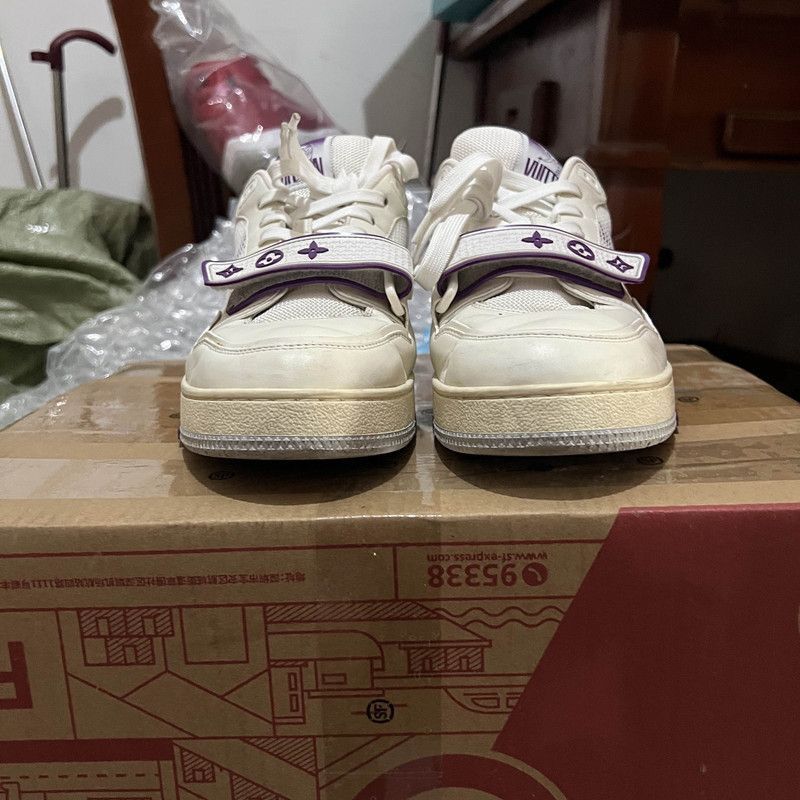 Louis Vuitton Louis Vuitton Trainer Fashion Sneakers in White and Purple Size US 9.5 / EU 42-43 - 2 Thumbnail