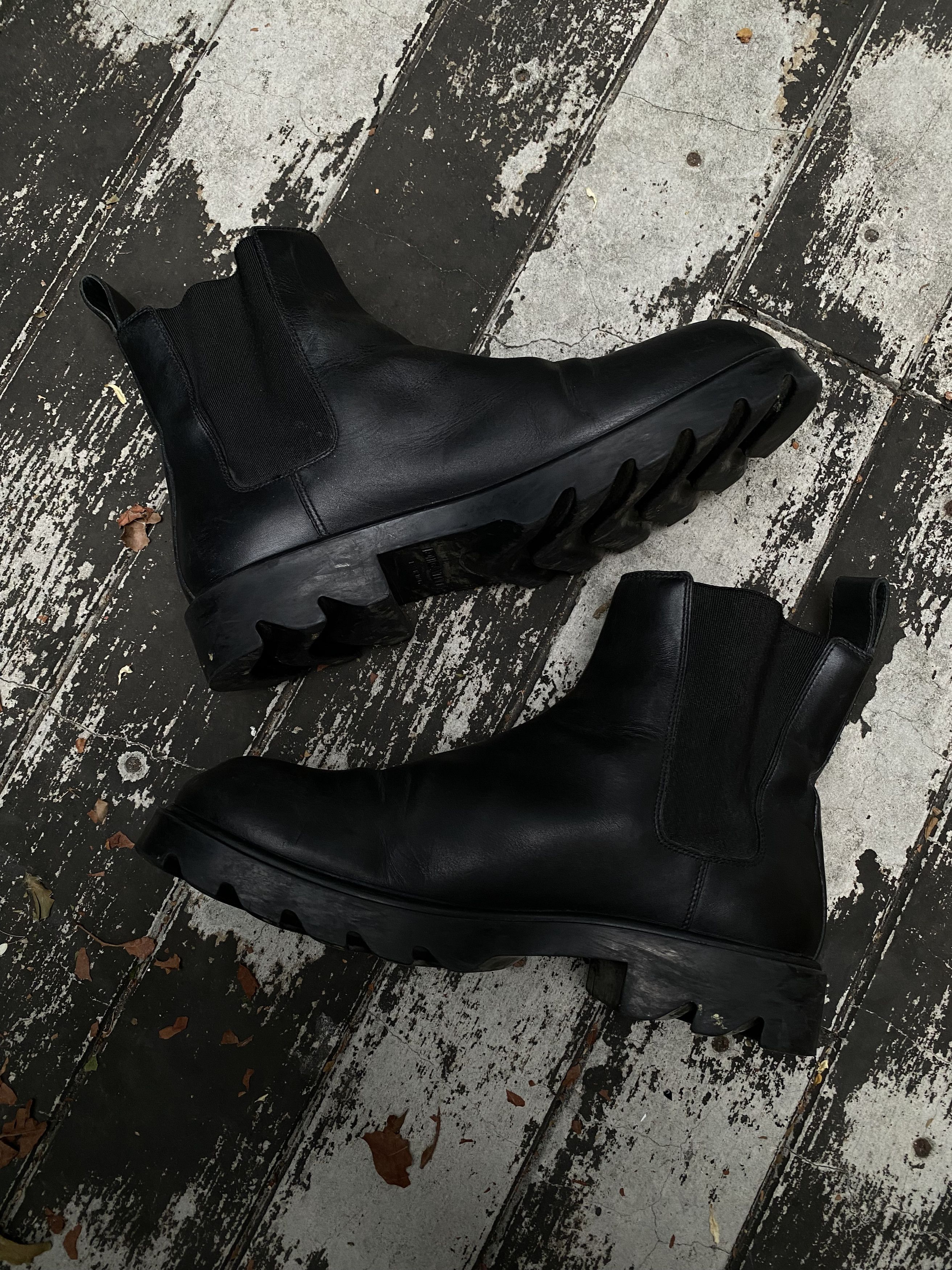 Bottega Veneta Bottega Veneta Tire Chelsea Boots Black Leather EU41 Size US 8 / EU 41 - 1 Thumbnail