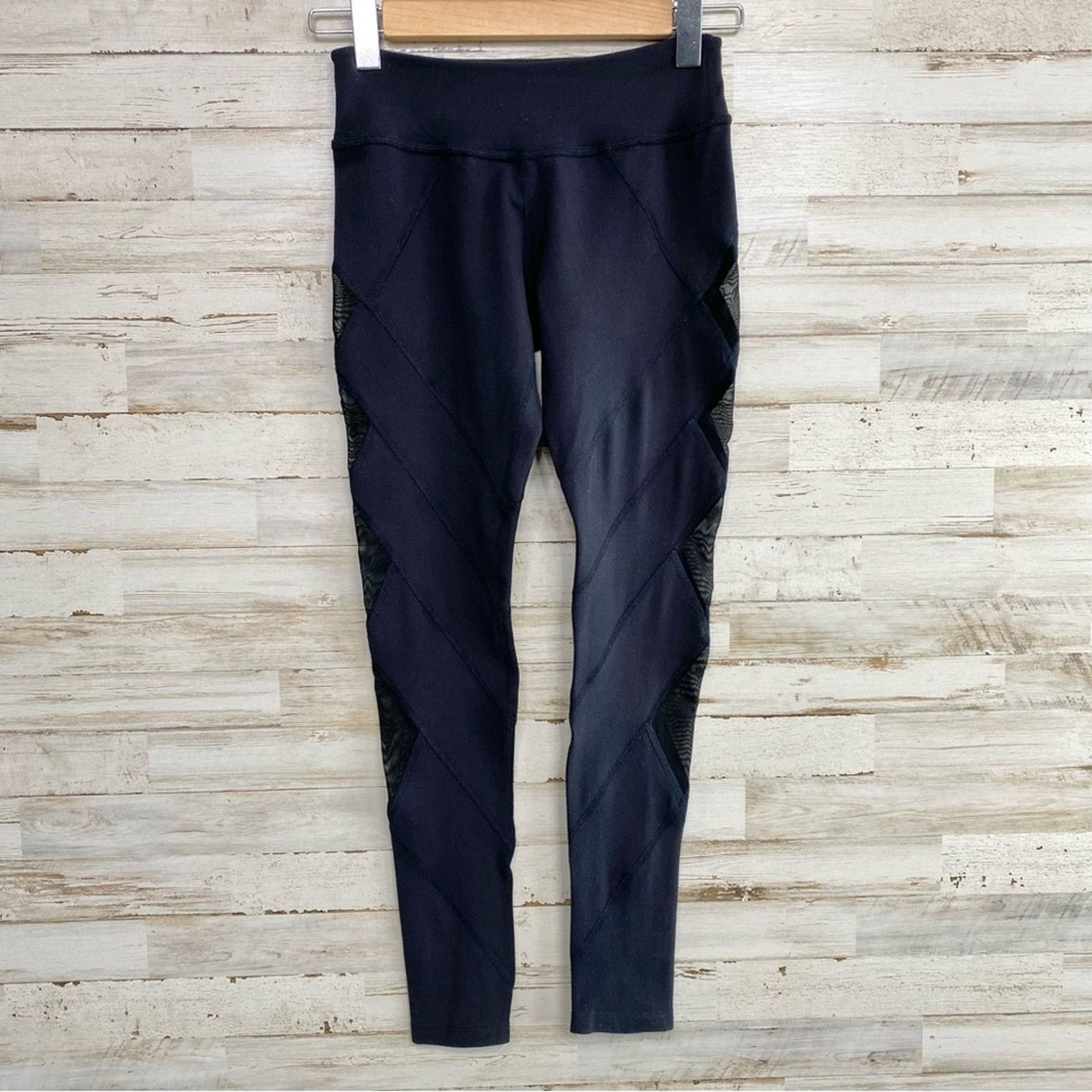 Beyond Yoga Beyond Yoga Limited Edition Diamond Mesh Leggings Black S Size 27" / US 4 / IT 40 - 2 Thumbnail