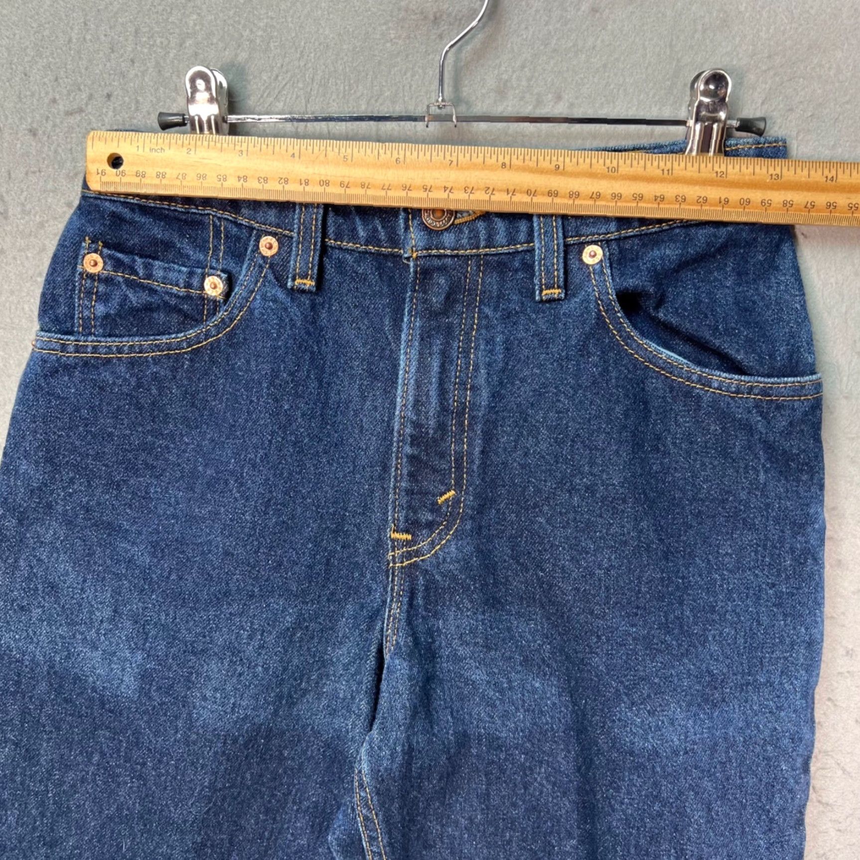 Levi's VINTAGE Levi's 550 Jeans Women 5 Relaxed Medium Blue Denim 90s Pockets 5-Pocket Style Regular Waist 26 Inseam 30 Inseam Size 27" / US 4 / IT 40 - 6 Thumbnail