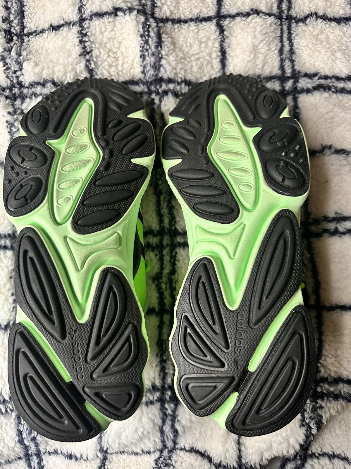 Adidas Adidas Ozweego Neon Green Size US 10 / EU 43 - 5 Thumbnail