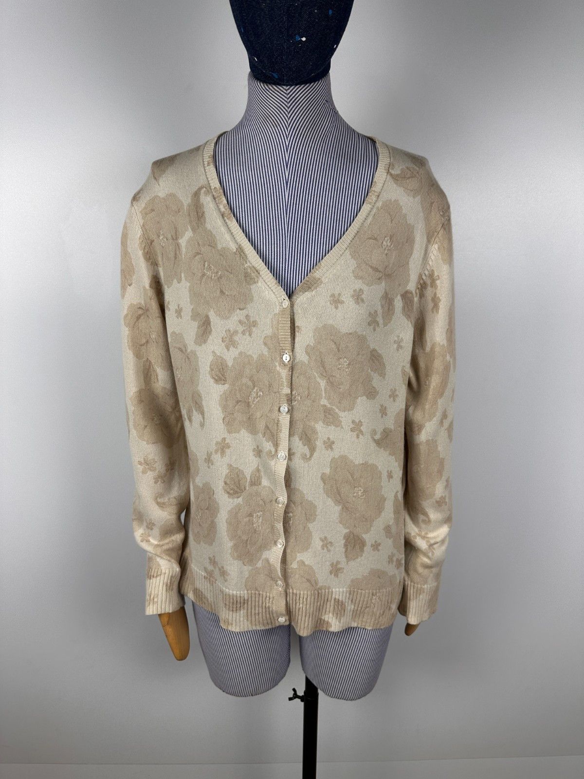 Johnstons Of Elgin Johnstons of Elgin Cashmere Silk Cardigan Flower Print L Size L / US 10 / IT 46 - 1 Thumbnail