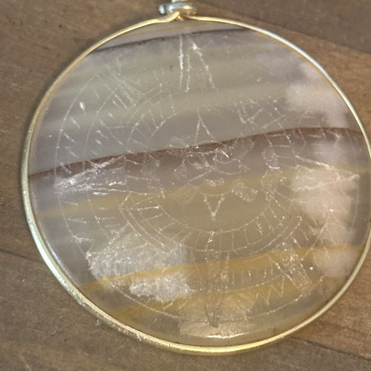 Vintage Vintage white quartz and etched sun shell pendant necklace Size ONE SIZE - 3 Thumbnail