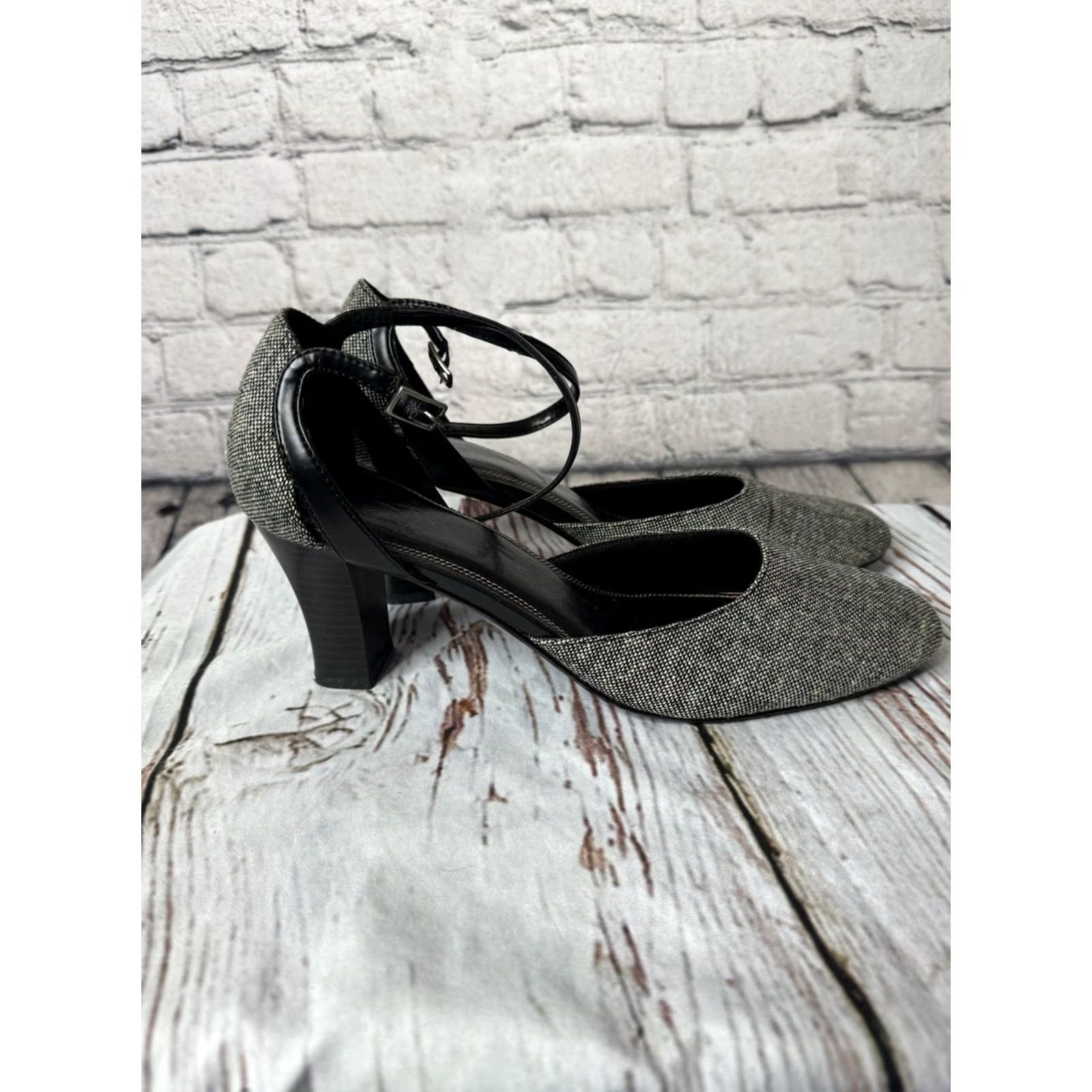 Vintage LifeStride Pepper Low Heels Size 10M Thong Sandal Woman Gray M Comfort Strappy Eureka Preppy Vintage No Size US 10 / IT 40 - 4 Thumbnail