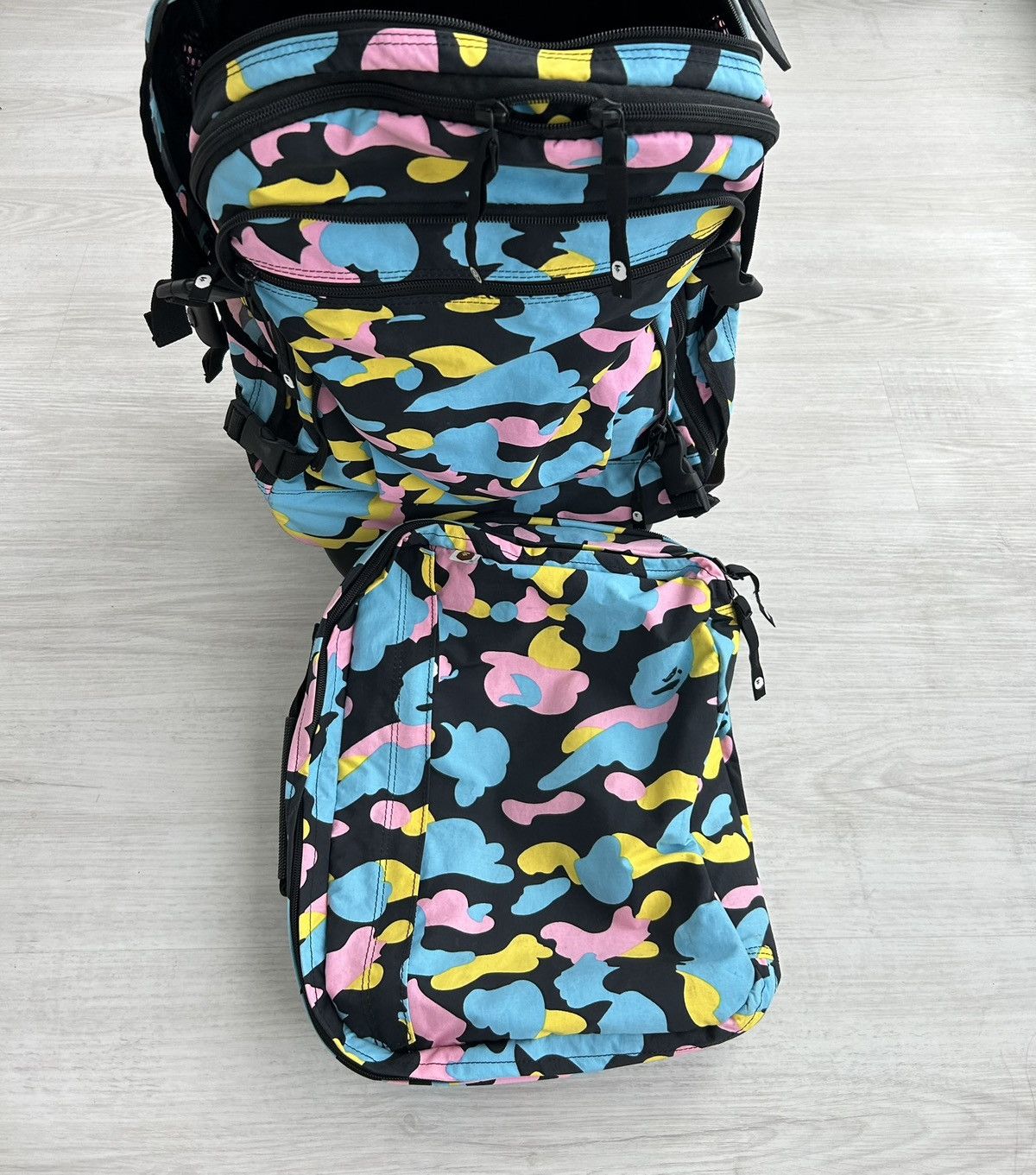 Bape VERY RARE OG 2006 A BATHING APE COTTON CANDY LUGGAGE Size ONE SIZE - 4 Thumbnail