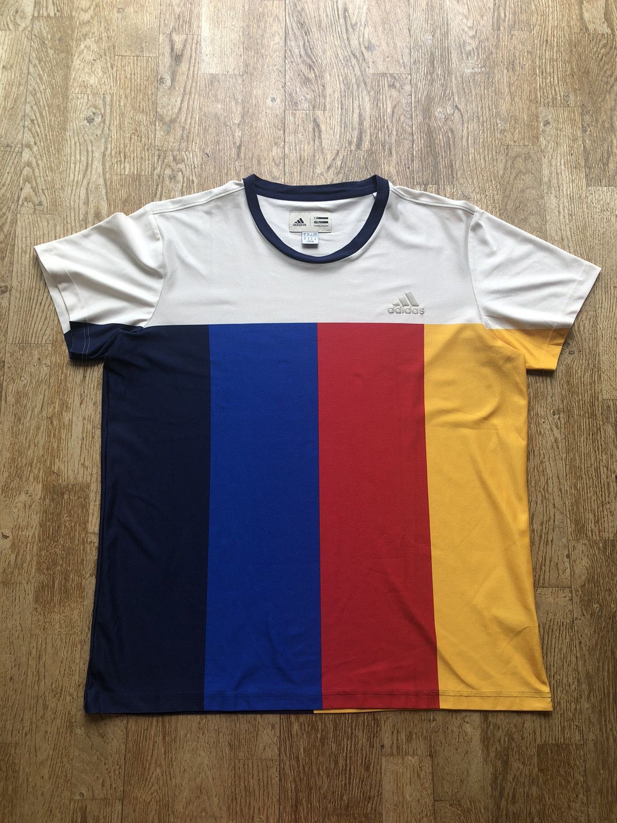 Adidas ADIDAS PHARRELL WILLIAMS RARE VINTAGE TEE SHIRT Size US XL / EU 56 / 4 - 1 Thumbnail