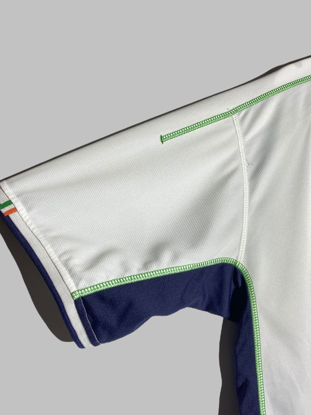 Umbro Vintage Ireland National Team 2002 Away Football Shirt Size US XL / EU 56 / 4 - 8 Thumbnail