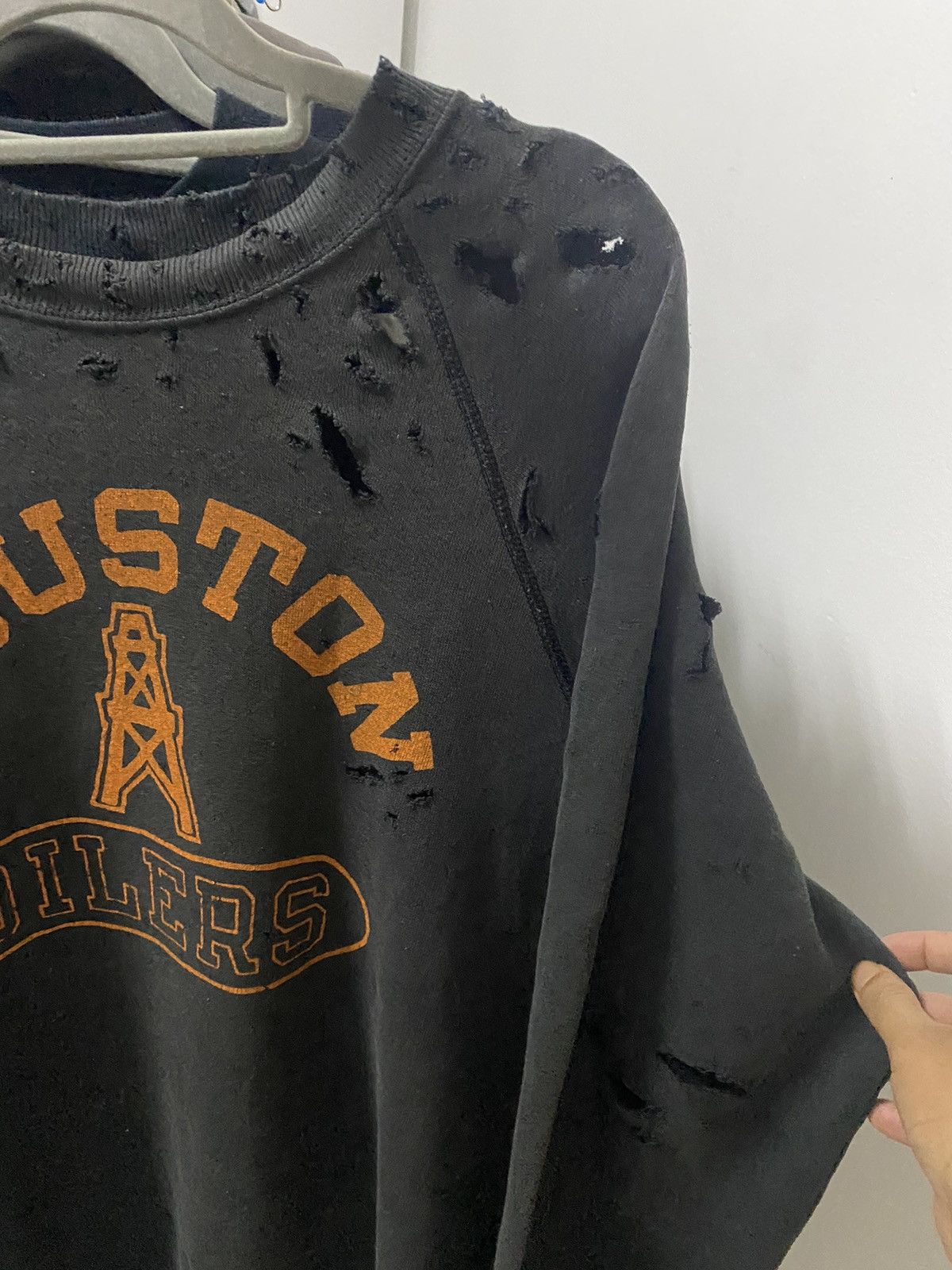 4GSELLER Rare Vintage Thrased houston oilers distressed Sweatshirt Size US M / EU 48-50 / 2 - 17 Thumbnail