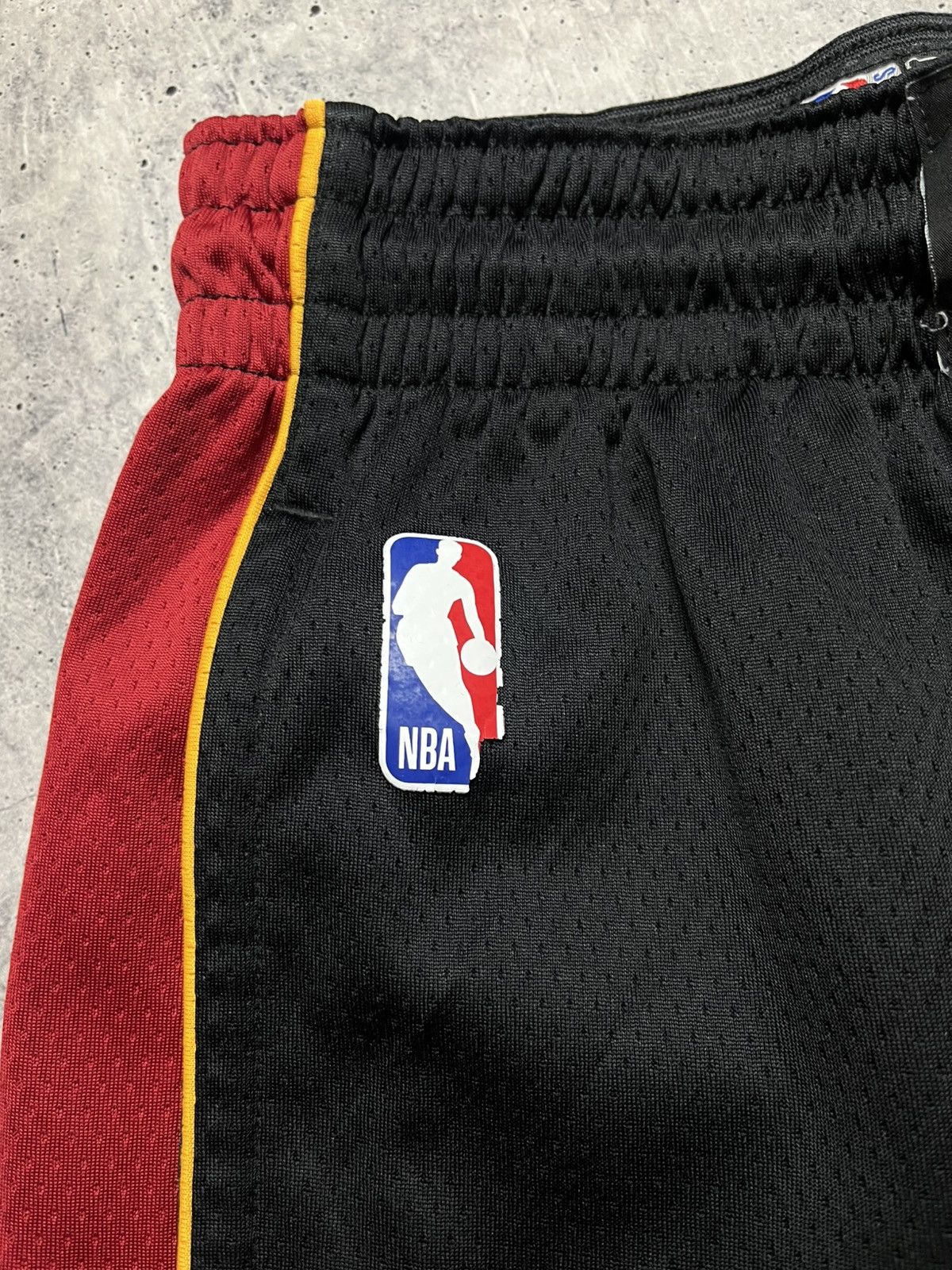 Nike NIKE MIAMI HEAT ICON EDITION NBA SWINGMAN SHORTS SIZE 30(S) Size US 30 / EU 46 - 5 Thumbnail