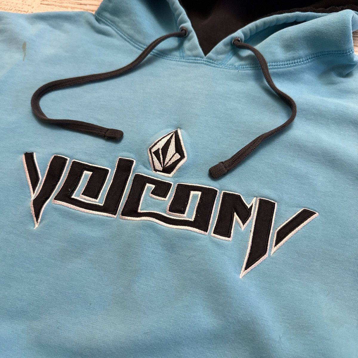 Volcom Vintage Surf Skater THRASHED Volcom Embroidered Hoodie XL Size US XL / EU 56 / 4 - 3 Thumbnail