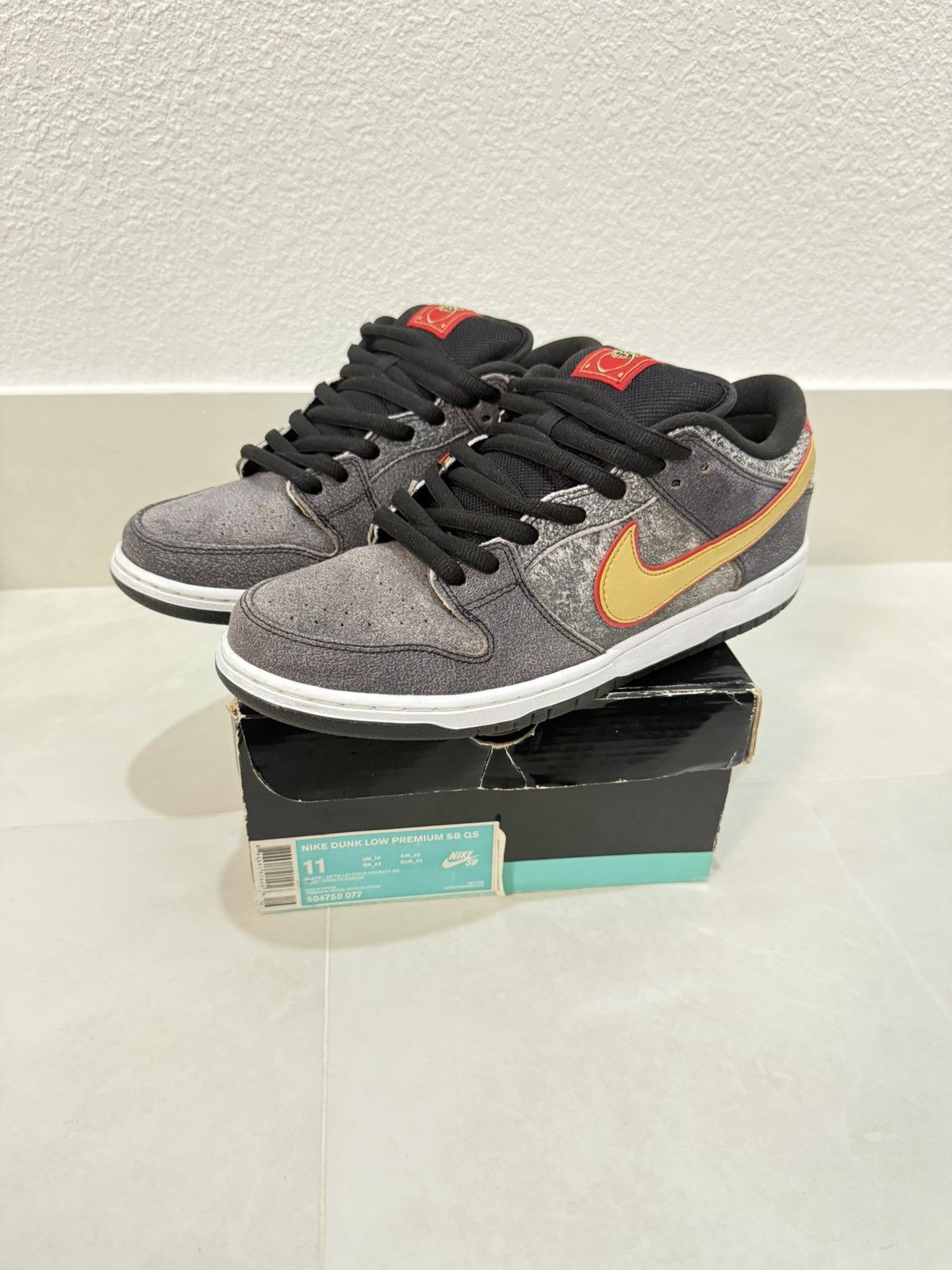 Nike Nike Dunk Low Premium SB QS 'Beijing' Size 11 Used Size US 11 / EU 44 - 1 Thumbnail