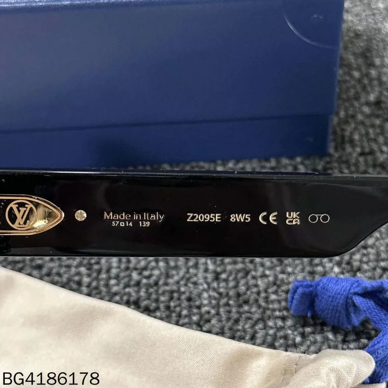 Louis Vuitton Louis Vuitton Printed Sunglasses- Size ONE SIZE - 5 Thumbnail