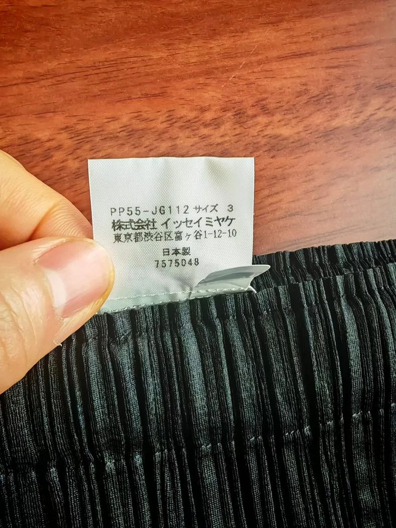 Issey Miyake Issey Miyake size:3 Black pleated skirt Size 42" / US 20 - 4 Thumbnail