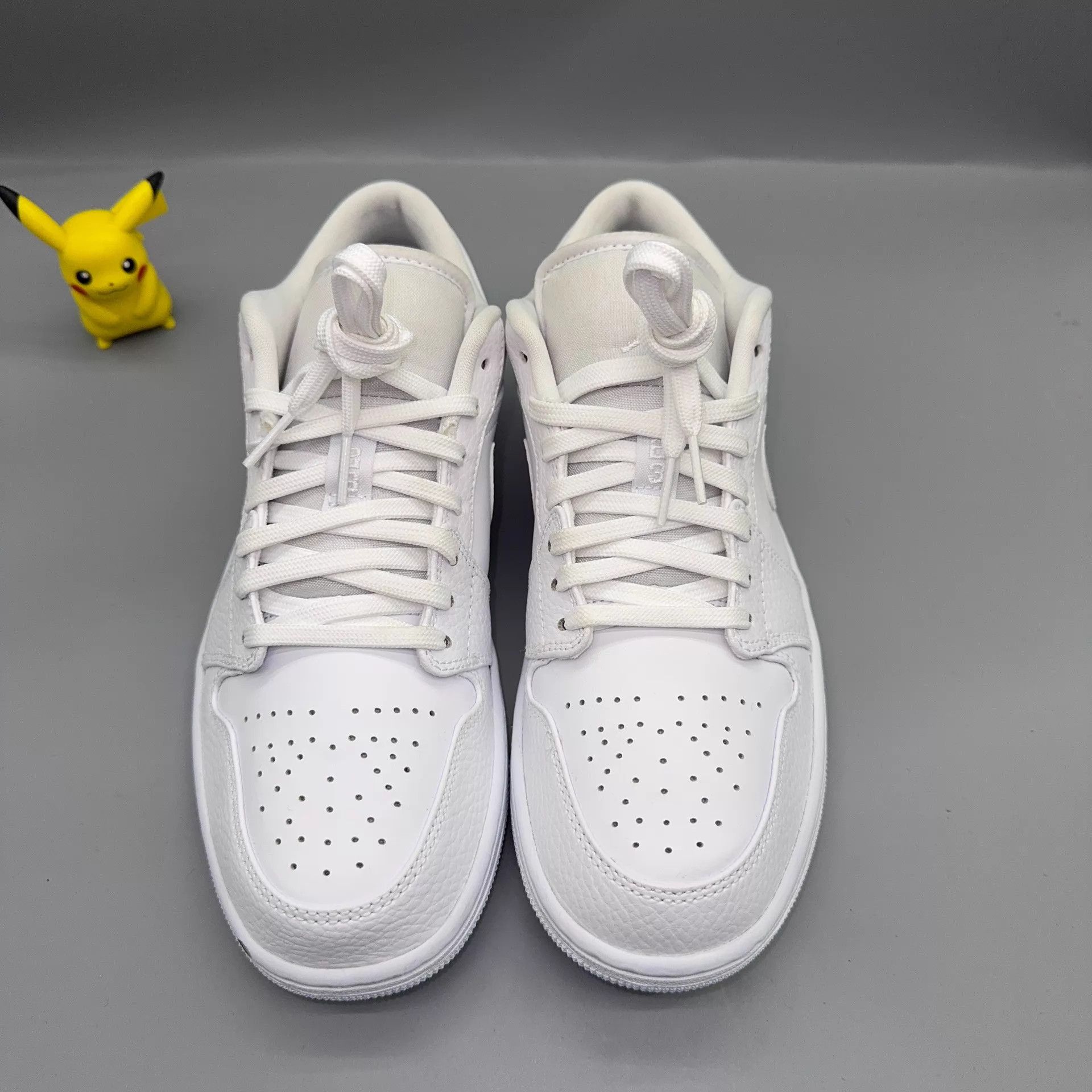 Nike Jordan AJ1 White 40.5 (Brand New, Original Box) Size US 7.5 / EU 40-41 - 2 Thumbnail