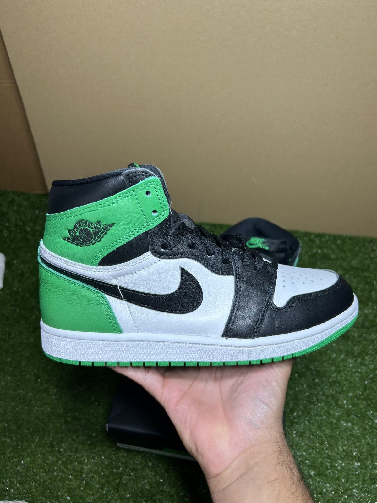 Jordan Brand Jordan 1 Lucky Green Size US 8 / EU 41 - 6 Thumbnail