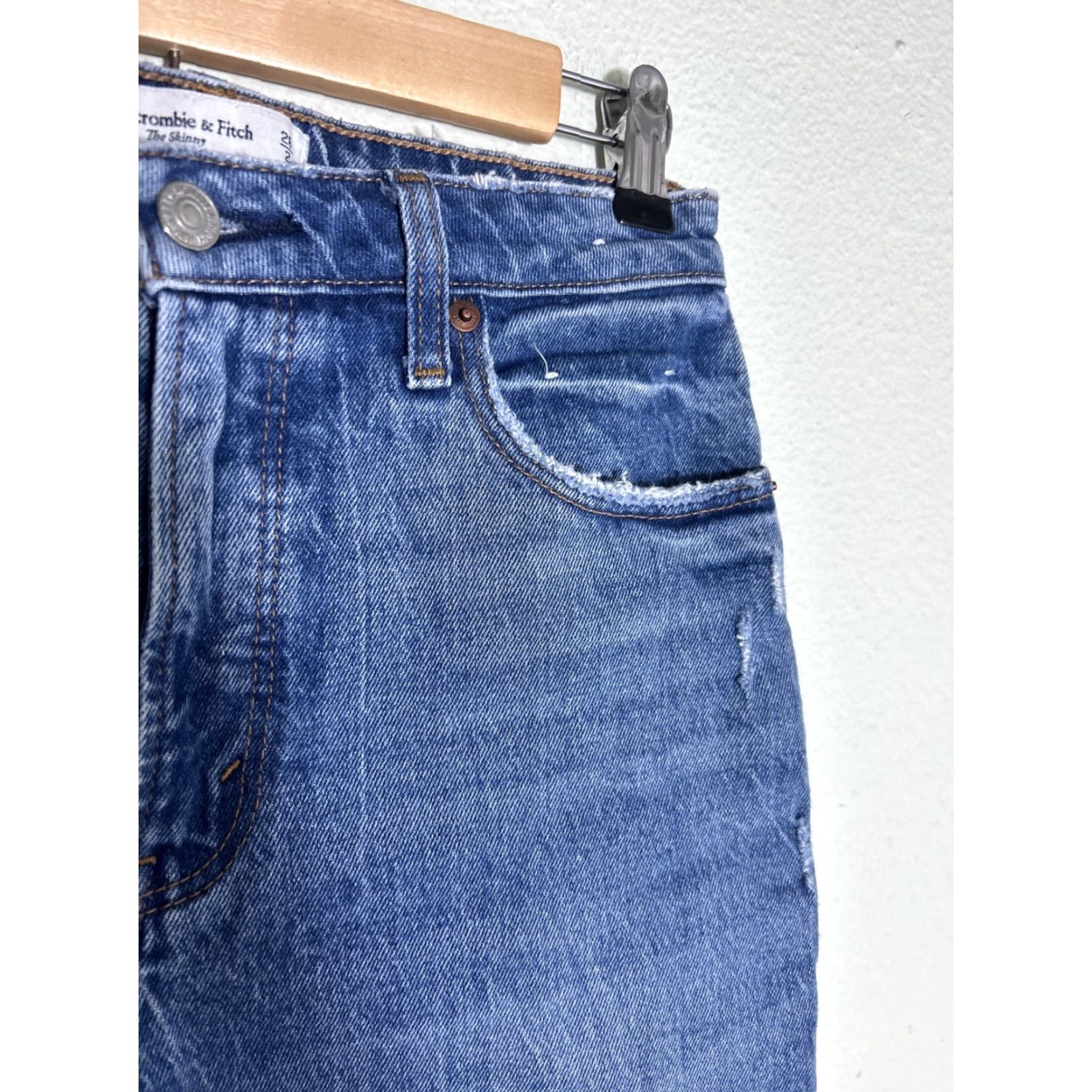 Abercrombie & Fitch Abercrombie & Fitch curve love the skinny high rise jeans Womens 2/26 Distressed Blue 27in Inseam Jeans Size 26" / US 2 / IT 38 - 5 Thumbnail