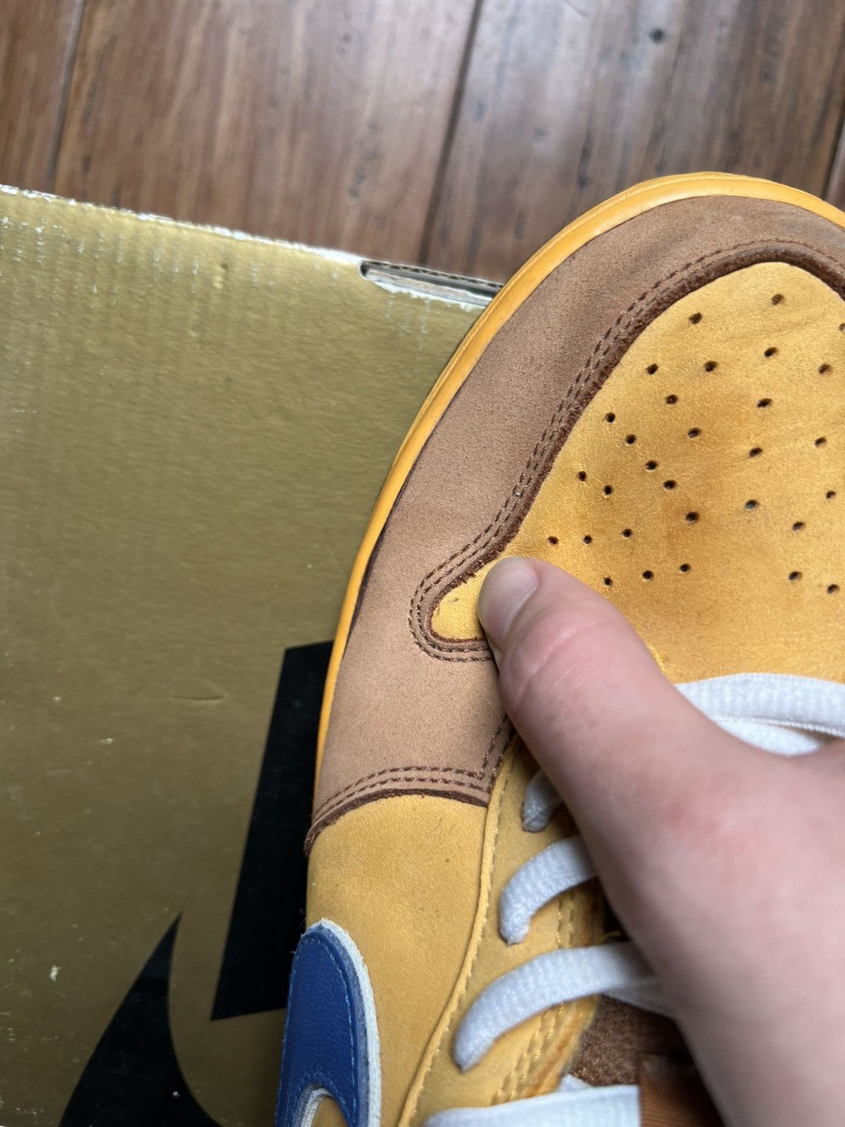 Nike SB Nike SB Dunk Low ‘Newcastle Brown Ale’ Size US 9.5 / EU 42-43 - 10 Thumbnail
