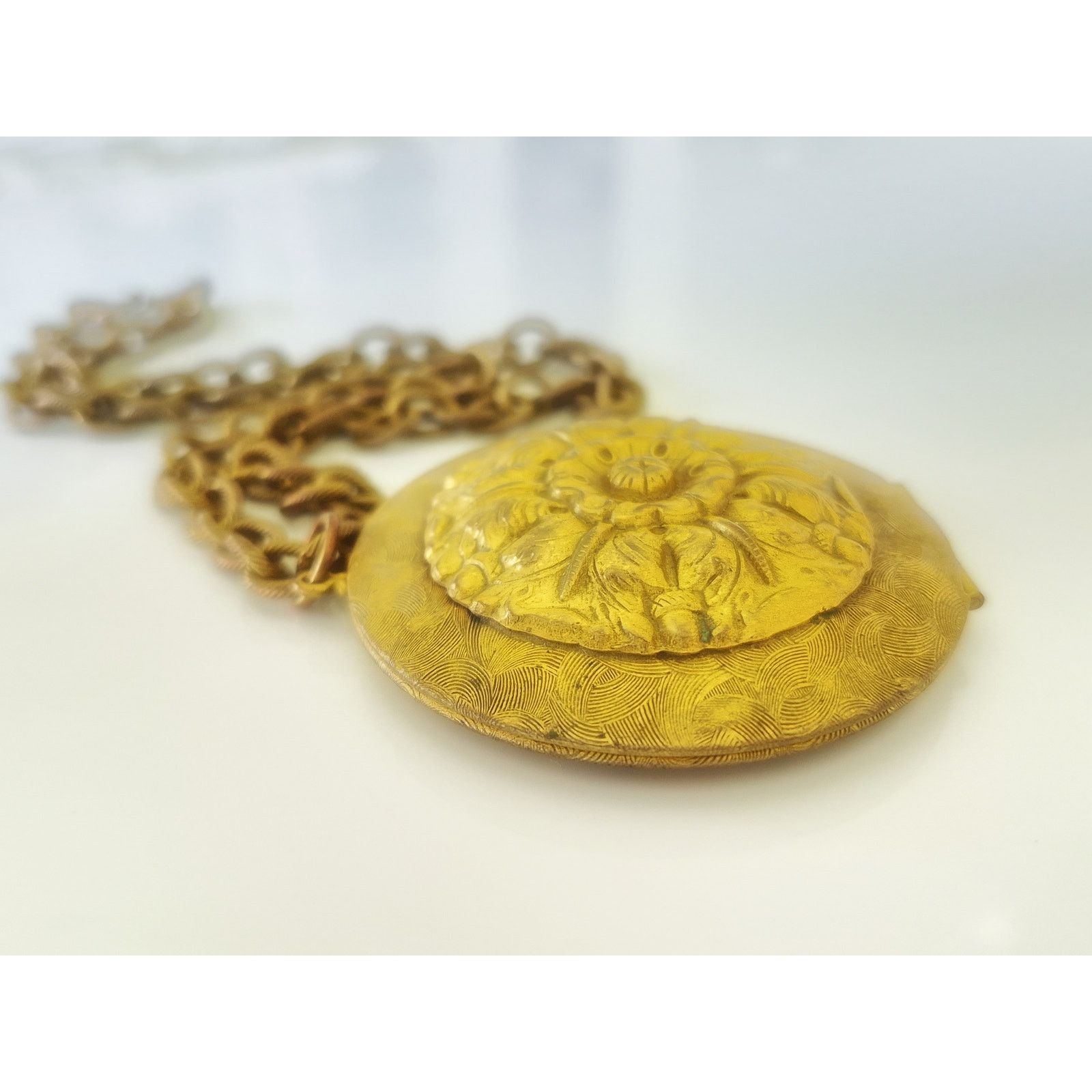 Other Vintage Large Round Ornate Locket Chain Necklace Size ONE SIZE - 4 Thumbnail