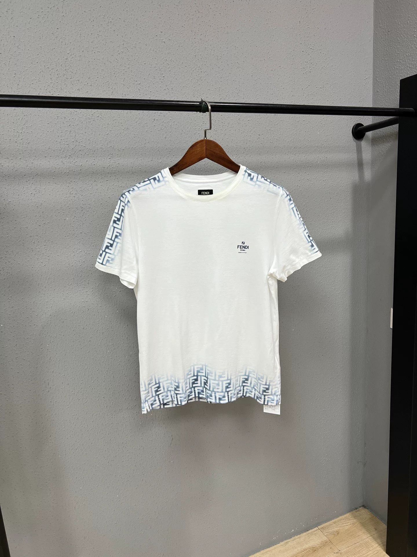 Fendi Fendi Gradient Short-Sleeve Top Size US M / EU 48-50 / 2 - 1 Thumbnail