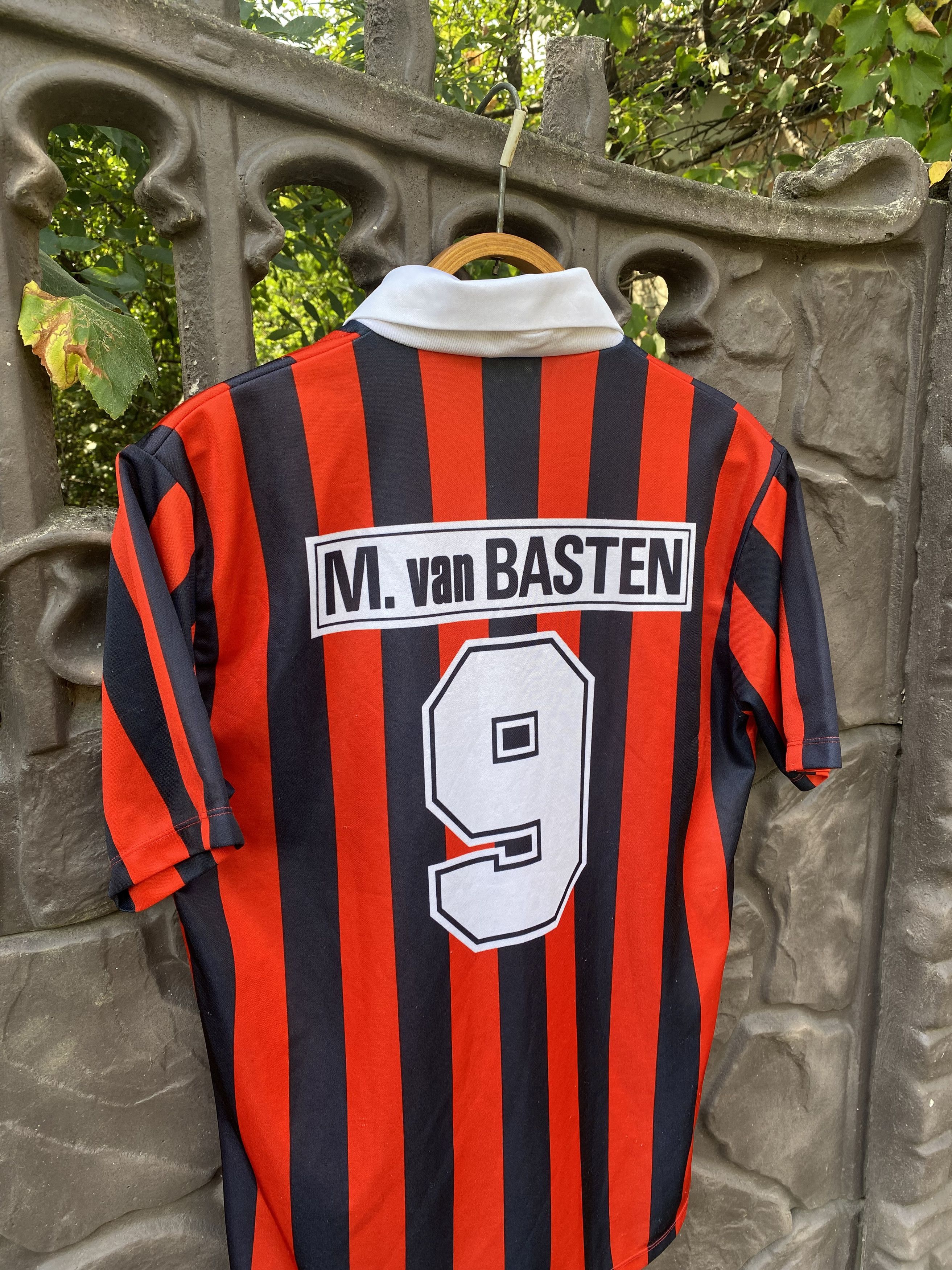 Vintage Vintage A.C MILAN Marco VAN BASTEN 9 Jersey Mediolanum Size US S / EU 44-46 / 1 - 5 Thumbnail