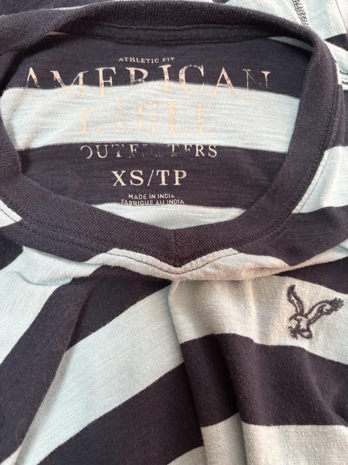 American Eagle Outfitters American Eagle Y2K Blue and Navy Striped V-Neck T-Shirt XS Size 32" / US 10 / IT 46 - 7 Thumbnail