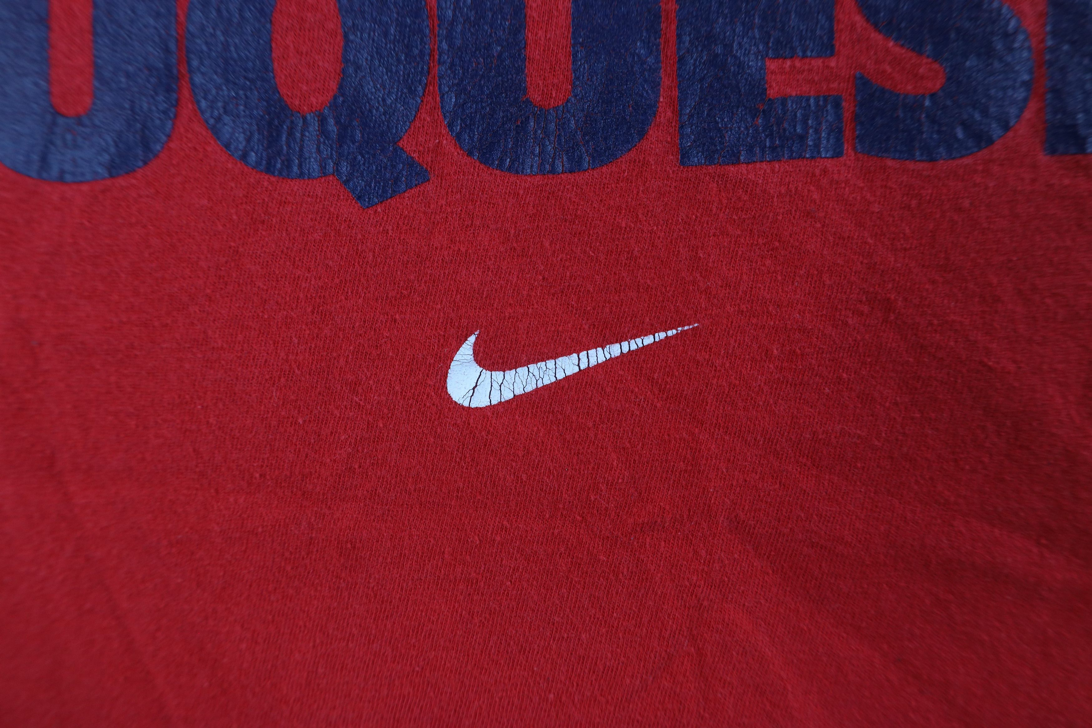 Nike × Vintage Vintage Nike Center Swoosh Duquesne University T-Shirt Red Size US L / EU 52-54 / 3 - 5 Thumbnail