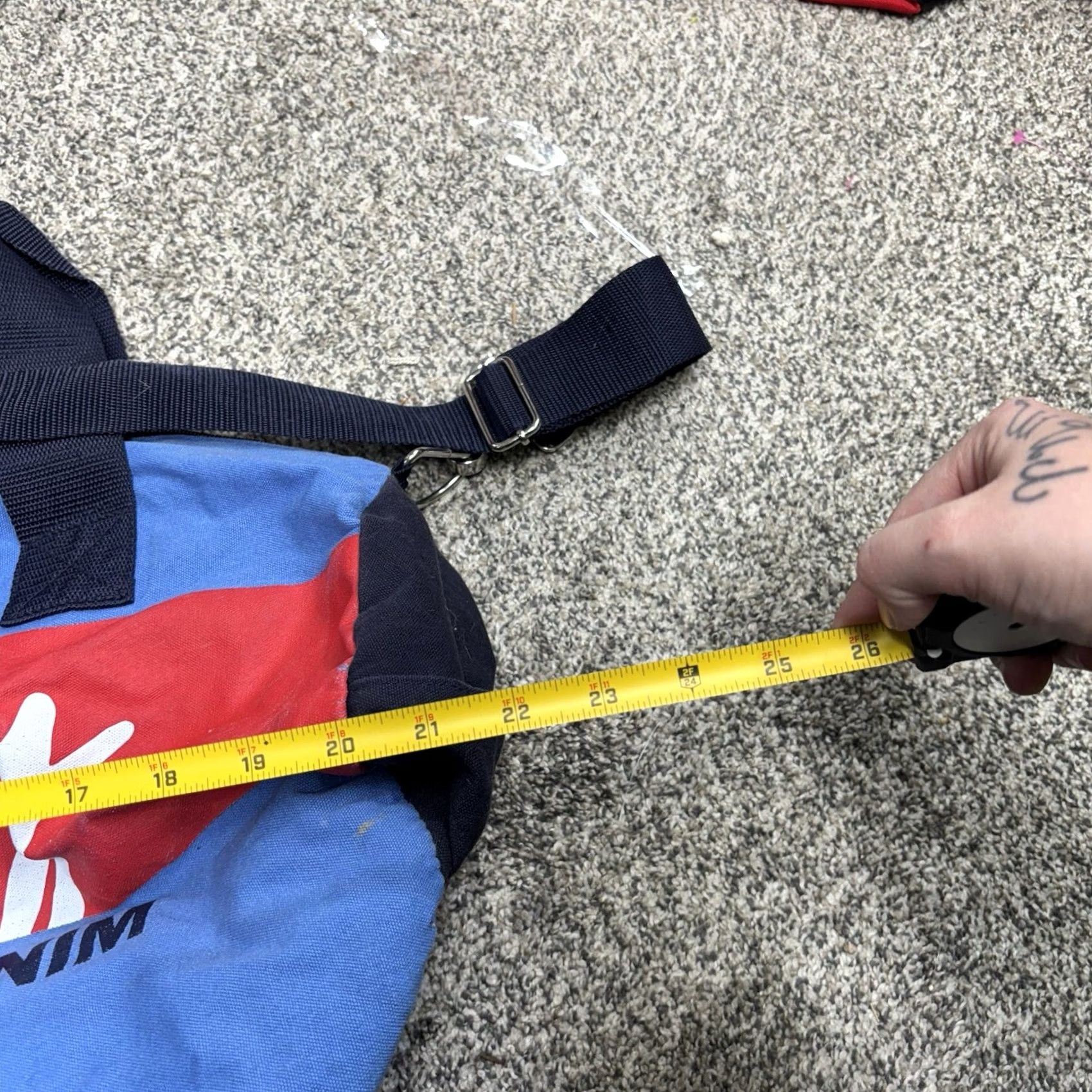 Tommy Hilfiger VINTAGE Tommy Hilfiger Duffel Bag Red Flag Logo Large Denim 90s Gym Travel Blue Canvas 1990s Mens Bag Size ONE SIZE - 5 Thumbnail