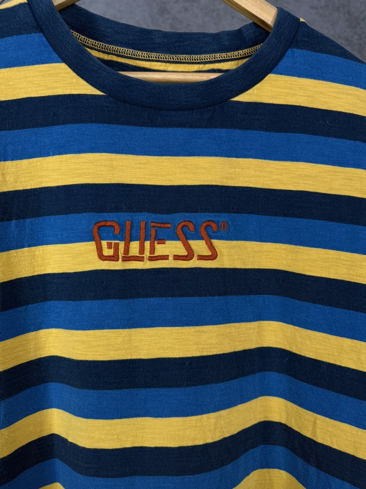 Guess Guess designer crazy center logo tee Size US M / EU 48-50 / 2 - 3 Thumbnail