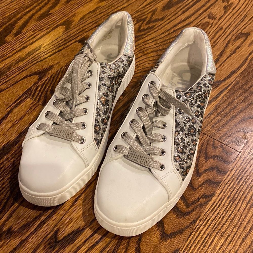 Sam Edelman Circus by Sam Edelman 8.5M white & silver leopard sneakers Size US 8.5 / IT 38.5 - 1 Thumbnail