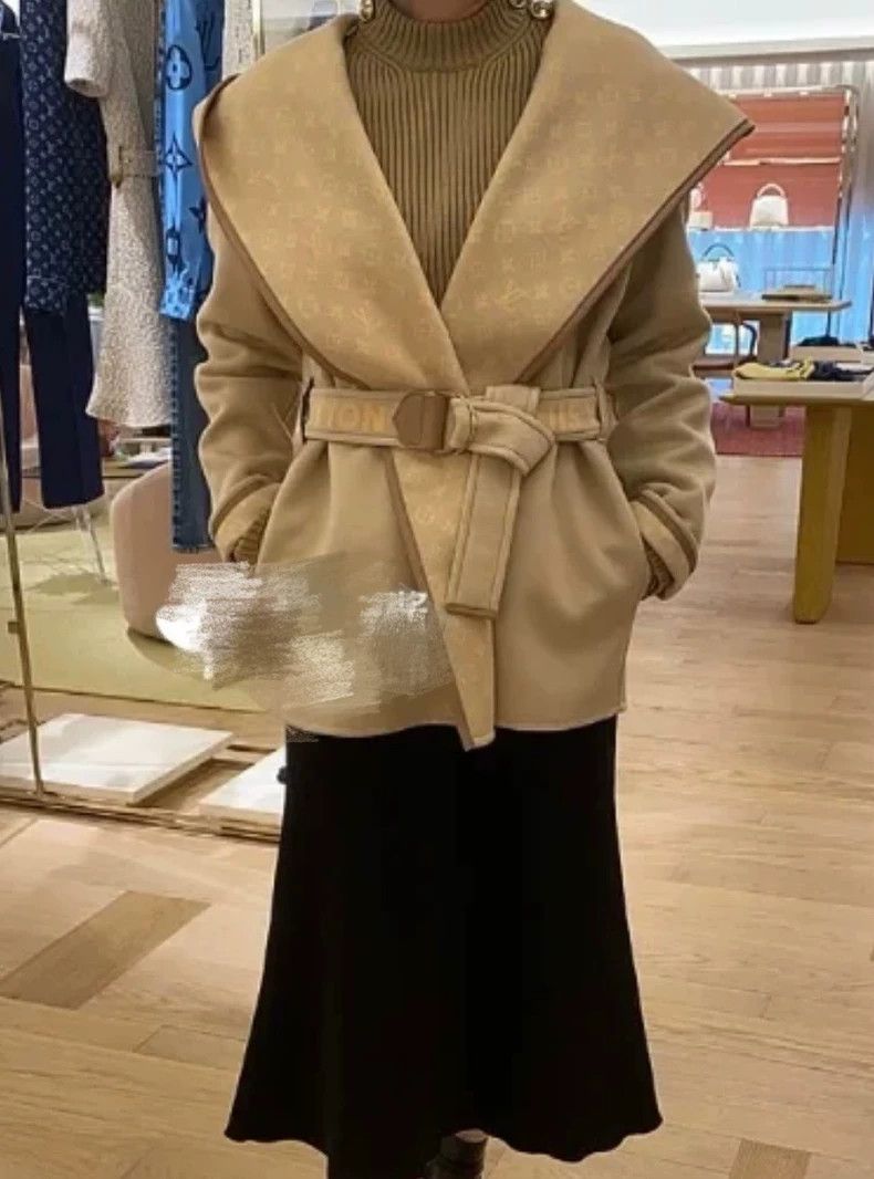 Louis Vuitton Louis Vuitton Camel coat with printed logo coat 2503-Nextar Size XXS / US 00 / IT 34 - 7 Thumbnail