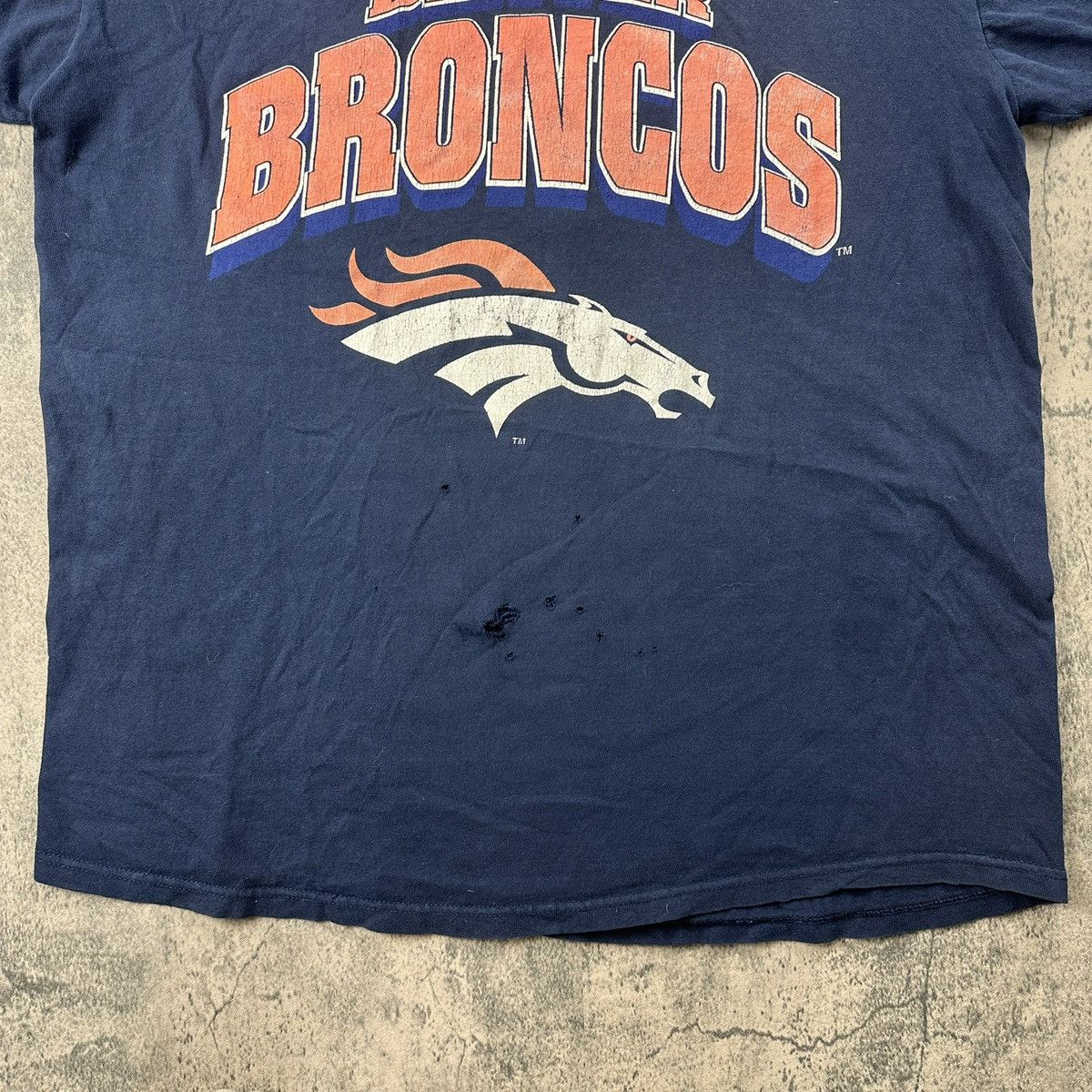 CSA × Vintage Vintage Distressed Denver Broncos T Shirt Size US L / EU 52-54 / 3 - 8 Thumbnail