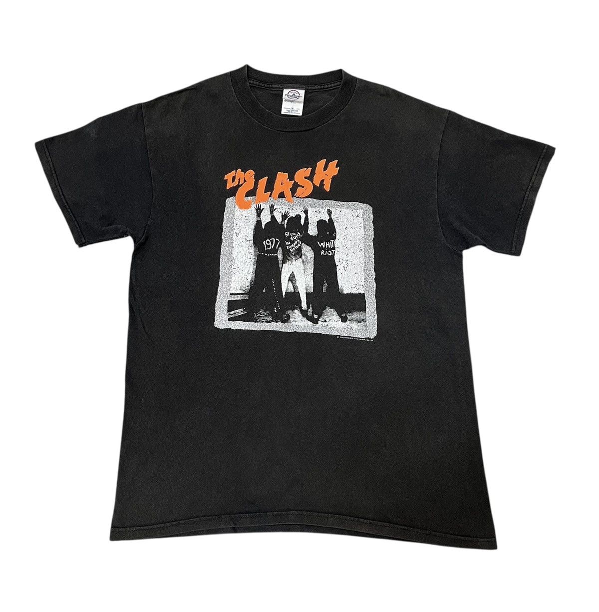 Vintage Vintage Y2K The Clash `White Riot’ T-shirt Size US M / EU 48-50 / 2 - 2 Thumbnail