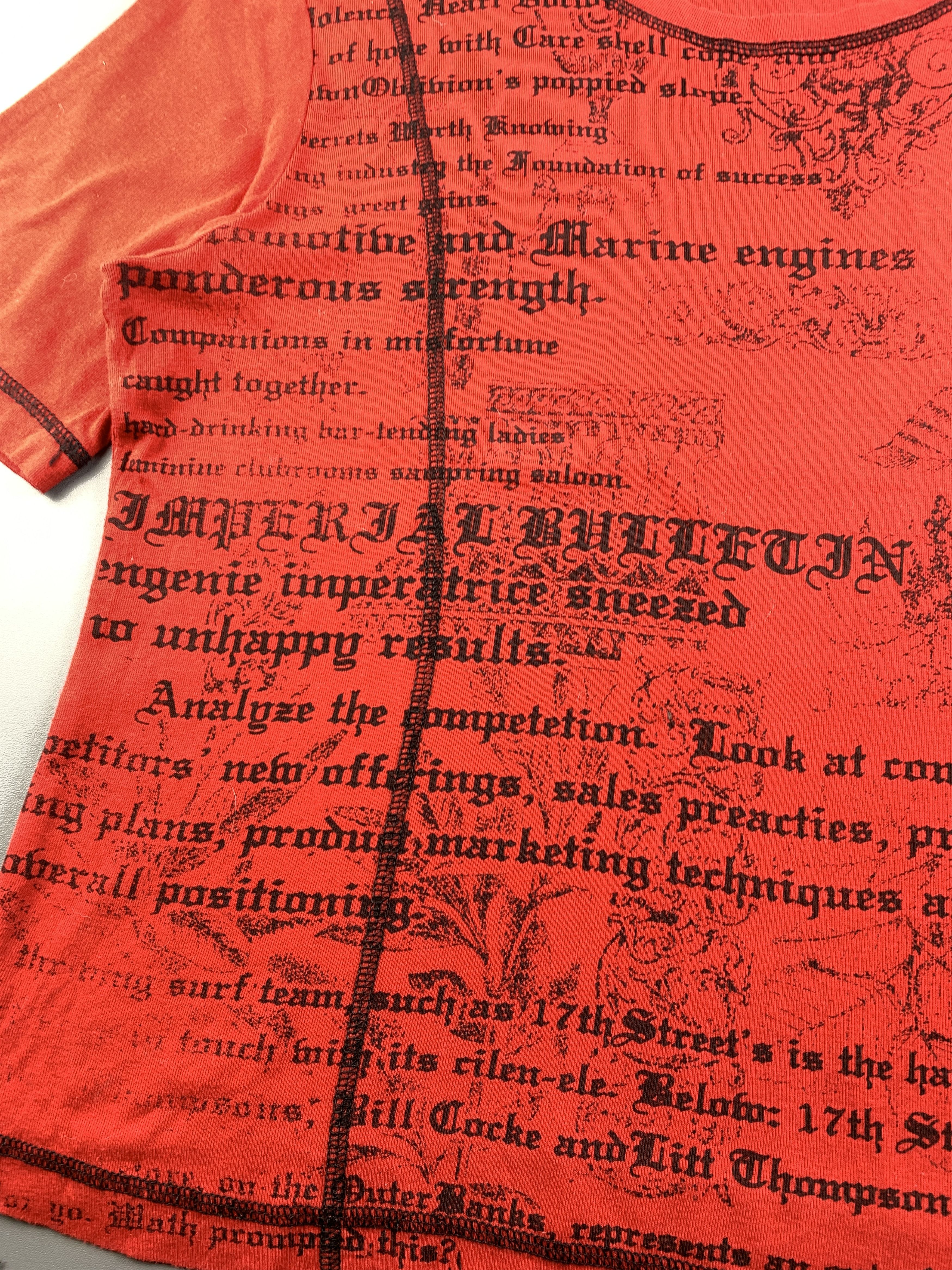 Japanese Brand 2000s Gardenia Red Contrast Sigilism Poem Crop Fit Tee (M) Size M / US 6-8 / IT 42-44 - 5 Thumbnail