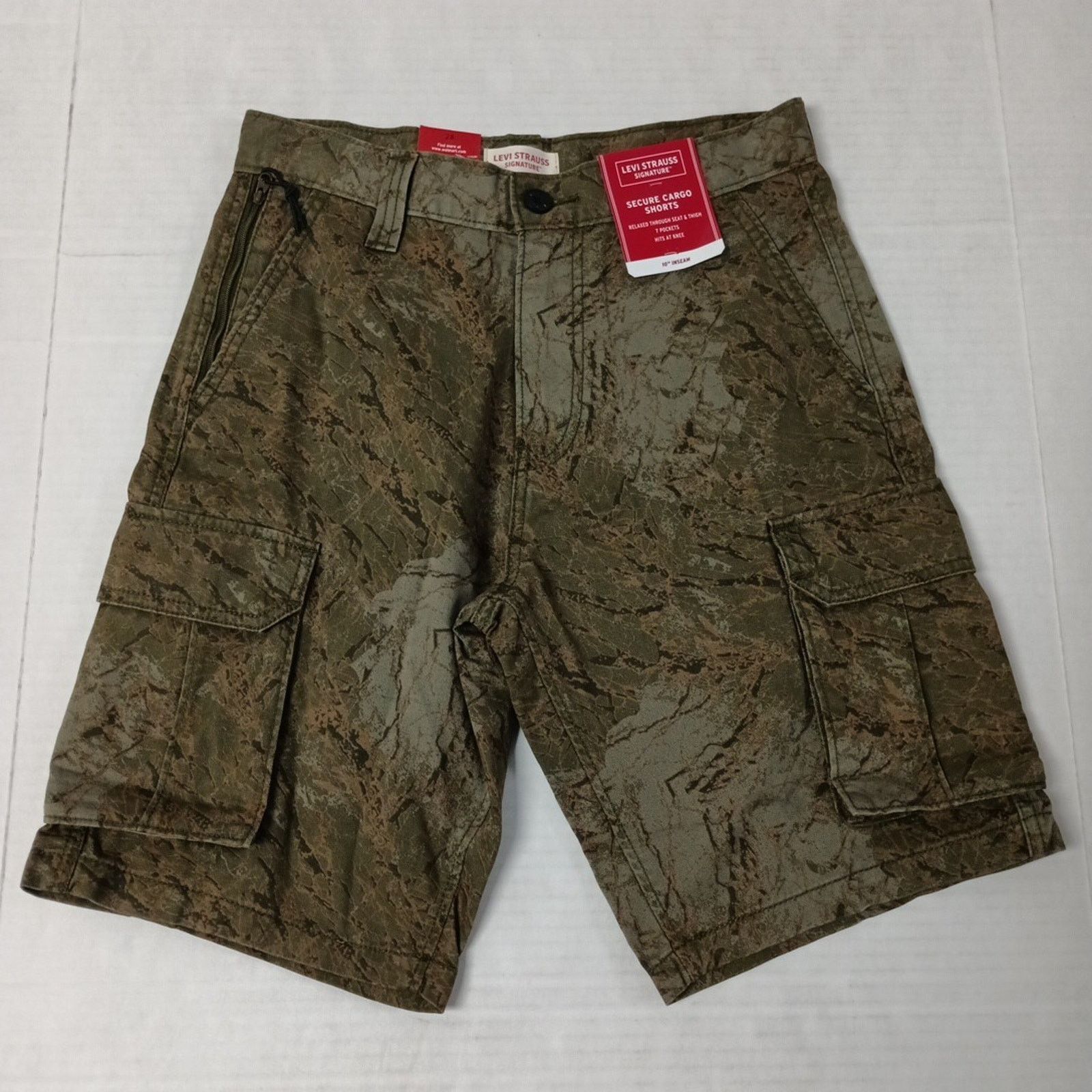 Levi's Levi Strauss Cargo Shorts Mens Size 28 Green Camo 10" Inseam Size US 28 / EU 44 - 1 Thumbnail