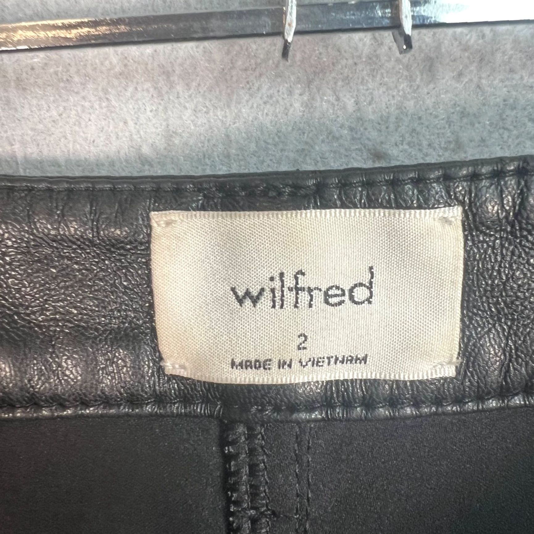 Vintage Wilfred Faux Leather Black High-Waisted Straight-Leg Pants Womens Size 2 Size 26" / US 2 / IT 38 - 3 Thumbnail