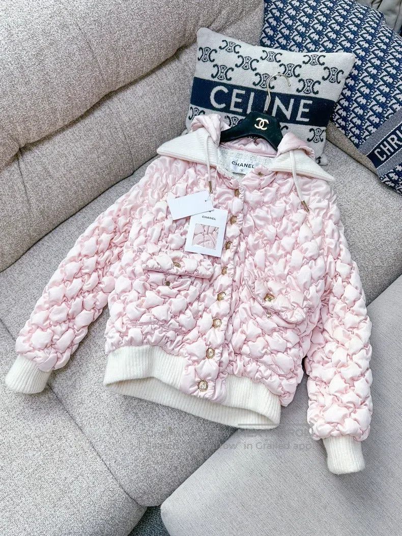 Chanel Chanel Diamond check double-sided hooded down jacket Size XXS / US 00 / IT 34 - 1 Thumbnail