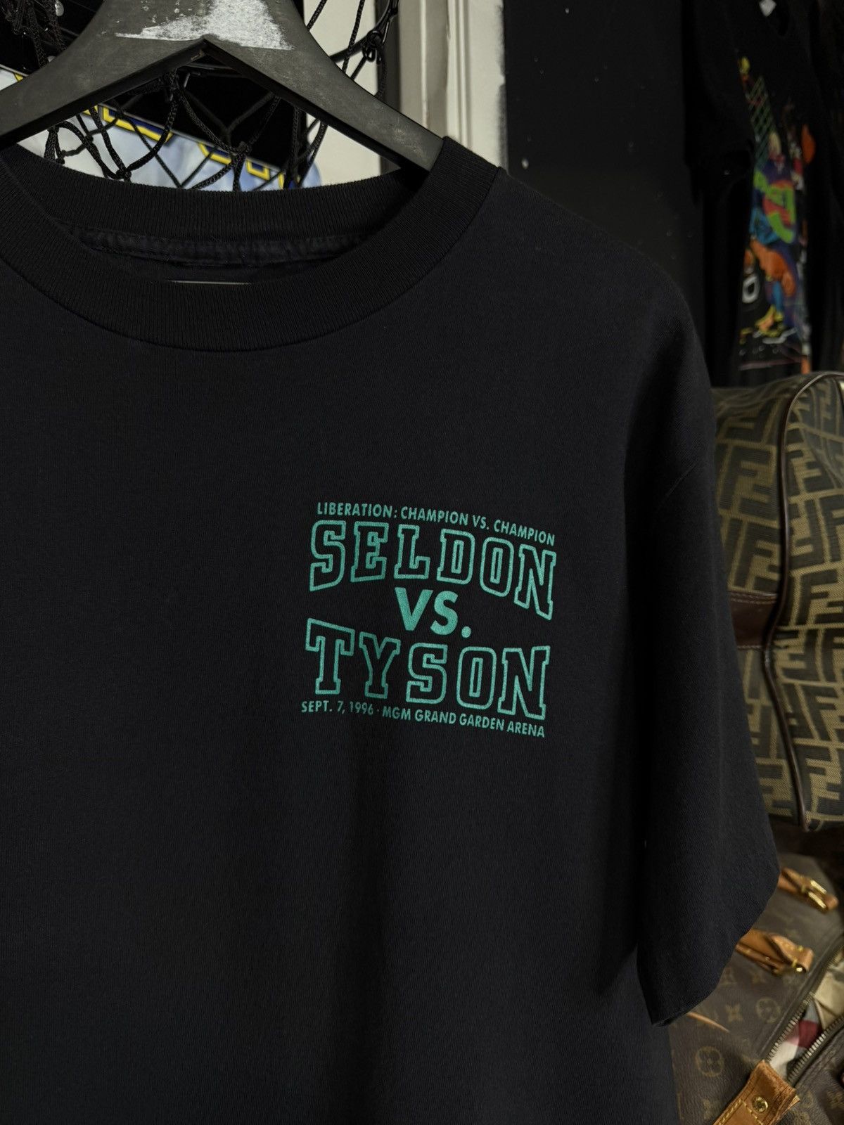 Vintage Vintage Mike Tyson MGM Boxing T-Shirt Adult Size Large Size US L / EU 52-54 / 3 - 5 Thumbnail