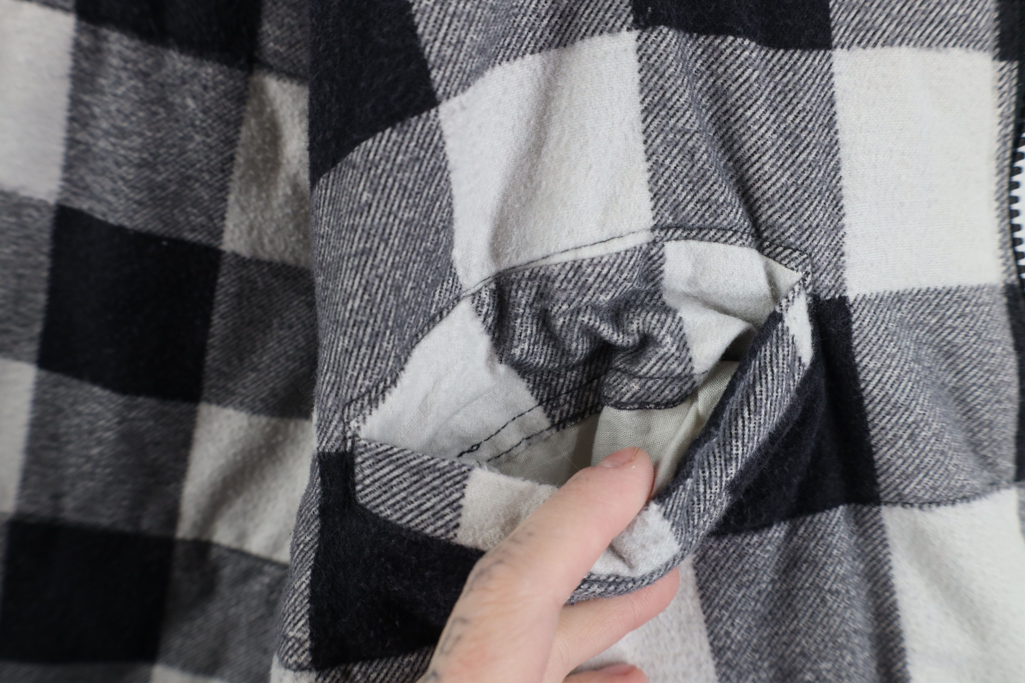 Vintage Vintage 90s Streetwear Full Zip Puffer Vest Jacket Plaid Size US XL / EU 56 / 4 - 8 Thumbnail