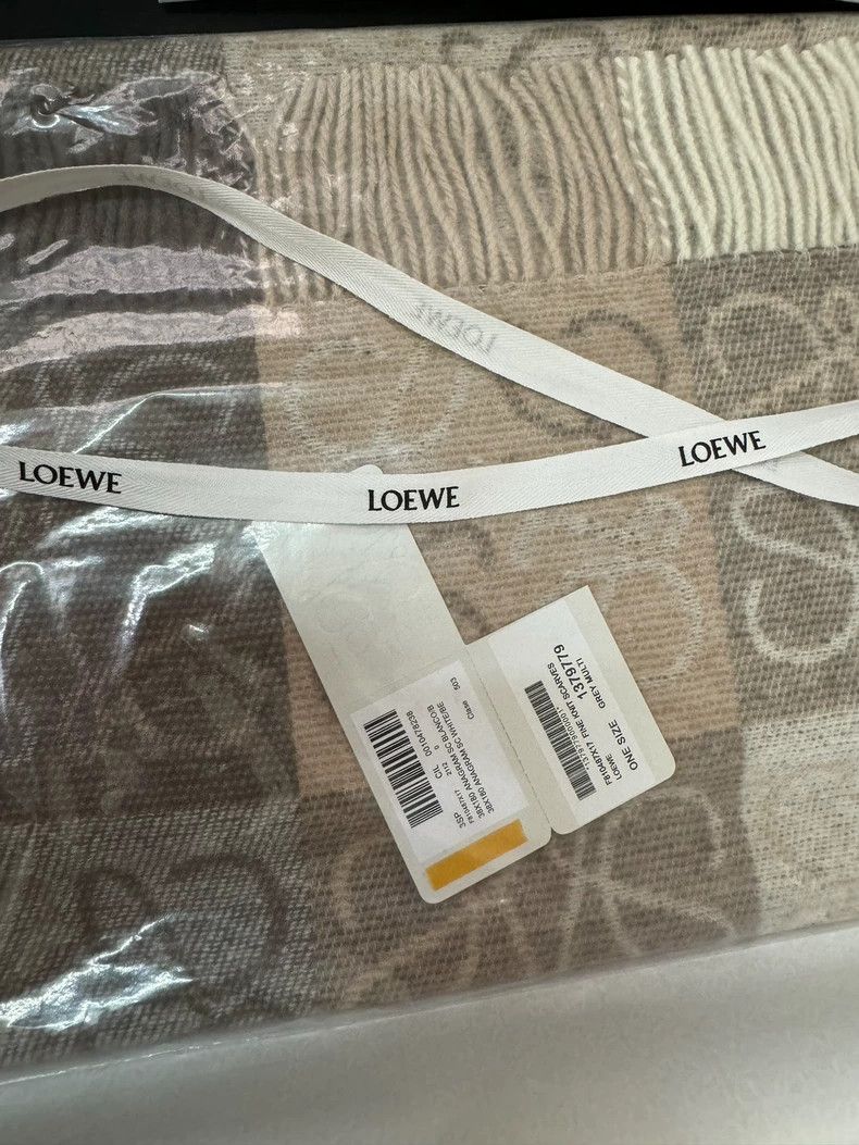 Loewe LOEWE White beige women's woolen scarf Size ONE SIZE - 3 Thumbnail