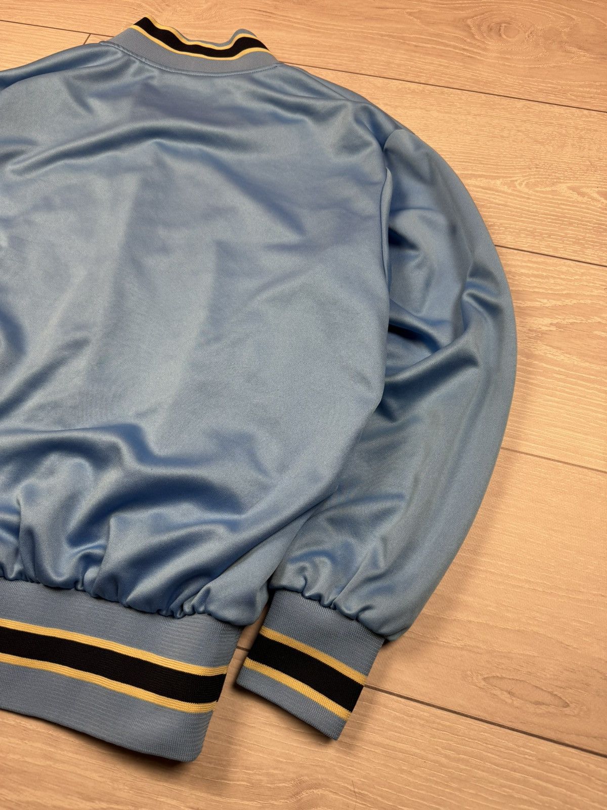 Vintage Vintage UCLA Official Basketball Warm Up Jackets NCAA Size US L / EU 52-54 / 3 - 11 Thumbnail