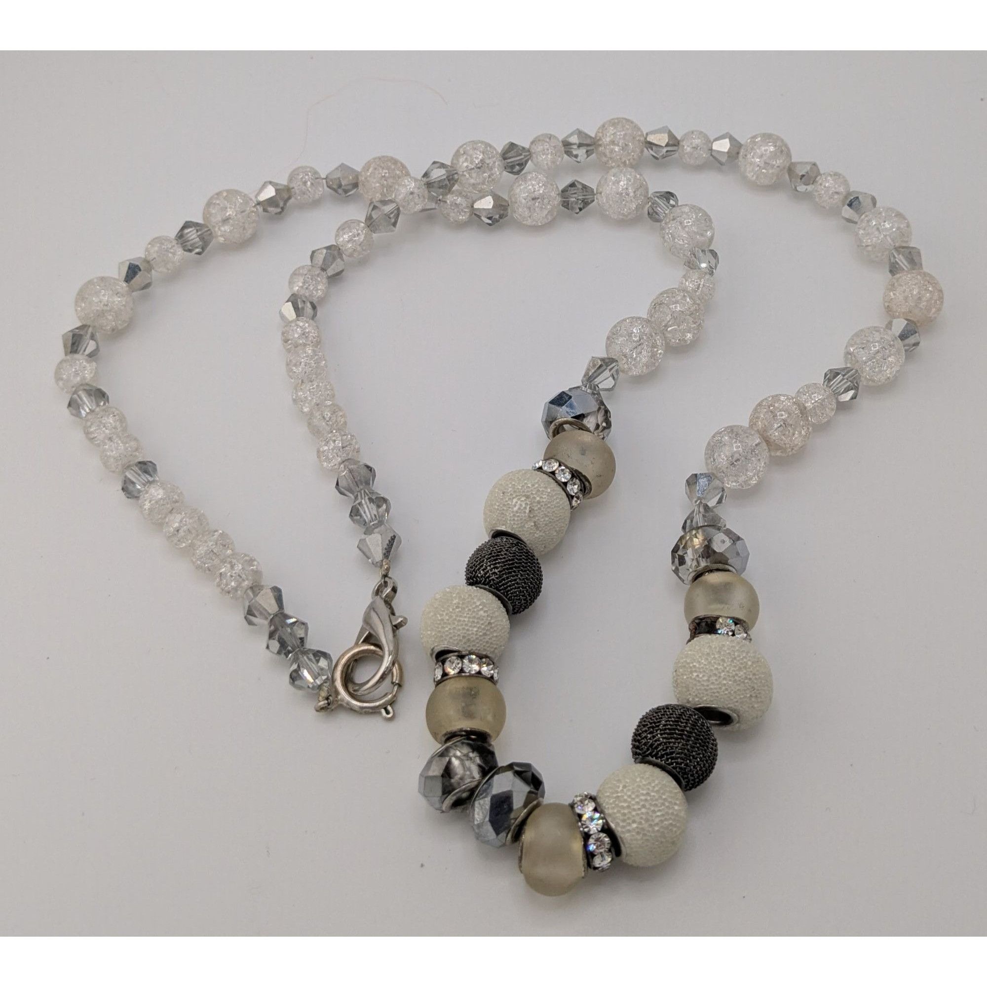 Other Handmade Glam White And Silver Tone Glass And Acrylic Neckla Size ONE SIZE - 5 Thumbnail
