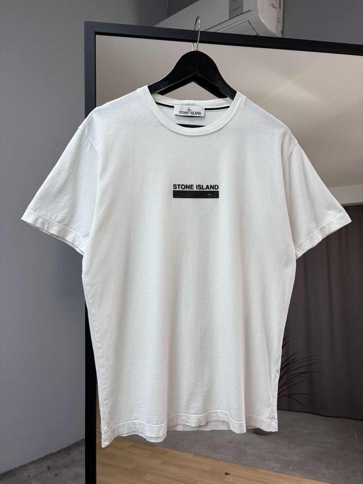 Stone Island Stone Island Logo T-Shirt White Minimal Graphic Tee Luxury Size US M / EU 48-50 / 2 - 2 Thumbnail