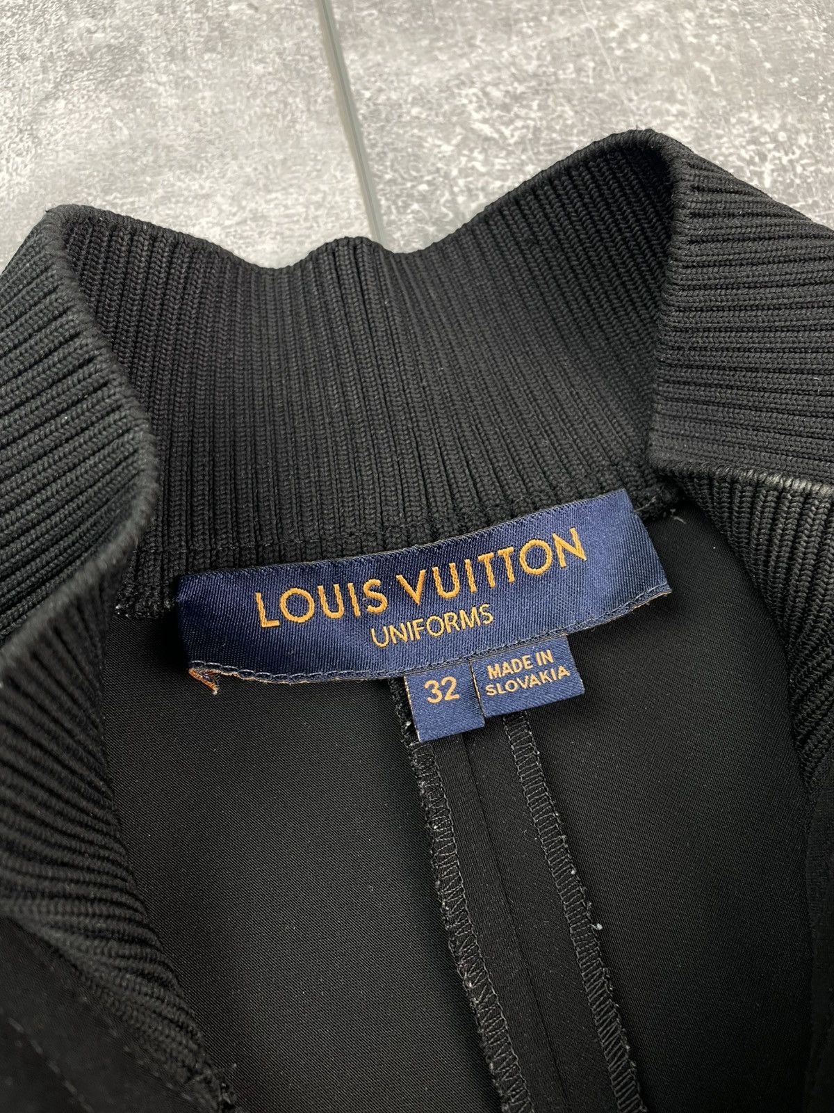 Louis Vuitton Louis Vuitton Uniform Mock Sleeve Full Zip Top Size XXS / US 00 / IT 34 - 10 Thumbnail