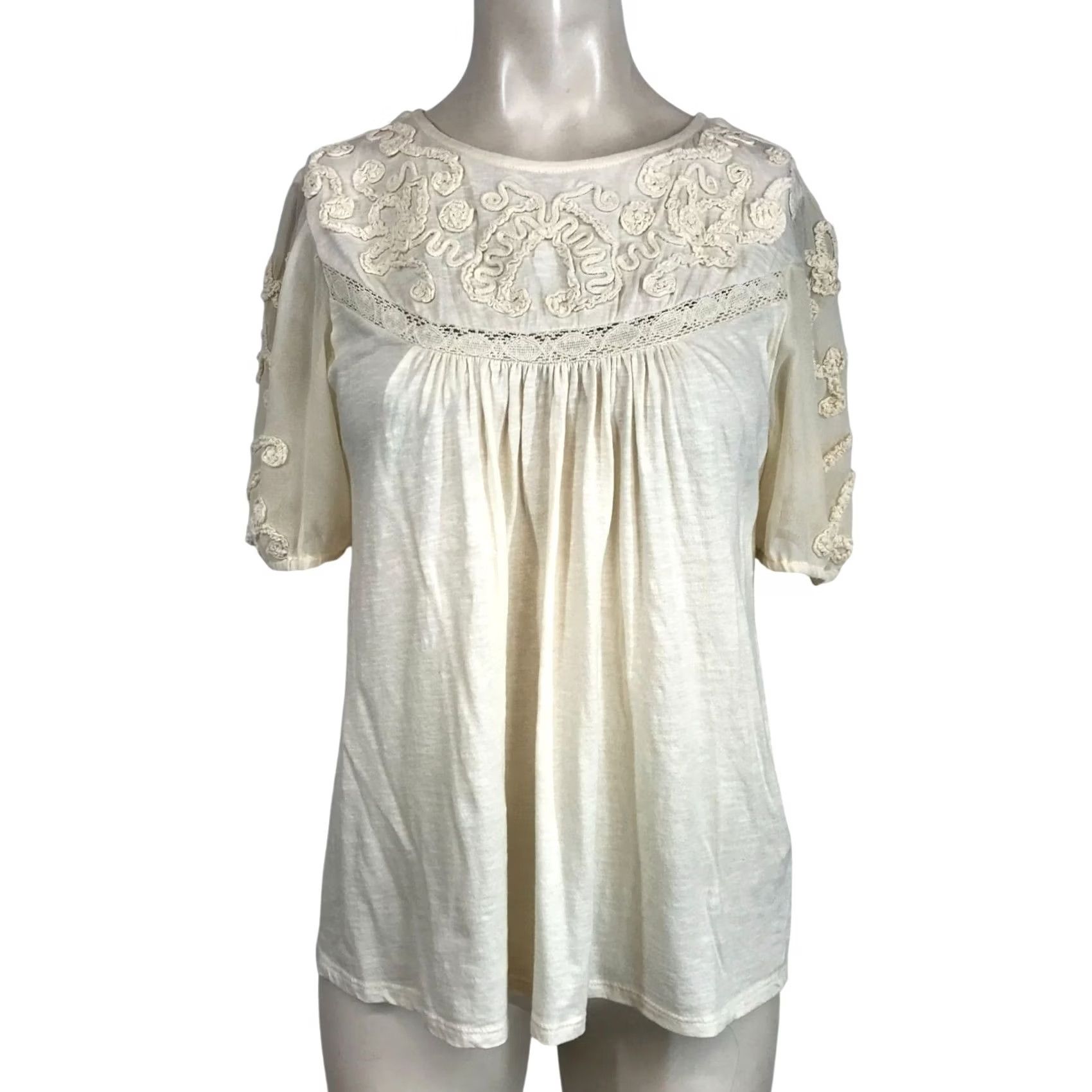 Anthropologie ANTHROPOLOGIE WOMEN'S S SMALL CREAM SHORT SLEEVE APPLIQUE COTTON TOP SHIRT Size S / US 4 / IT 40 - 2 Thumbnail