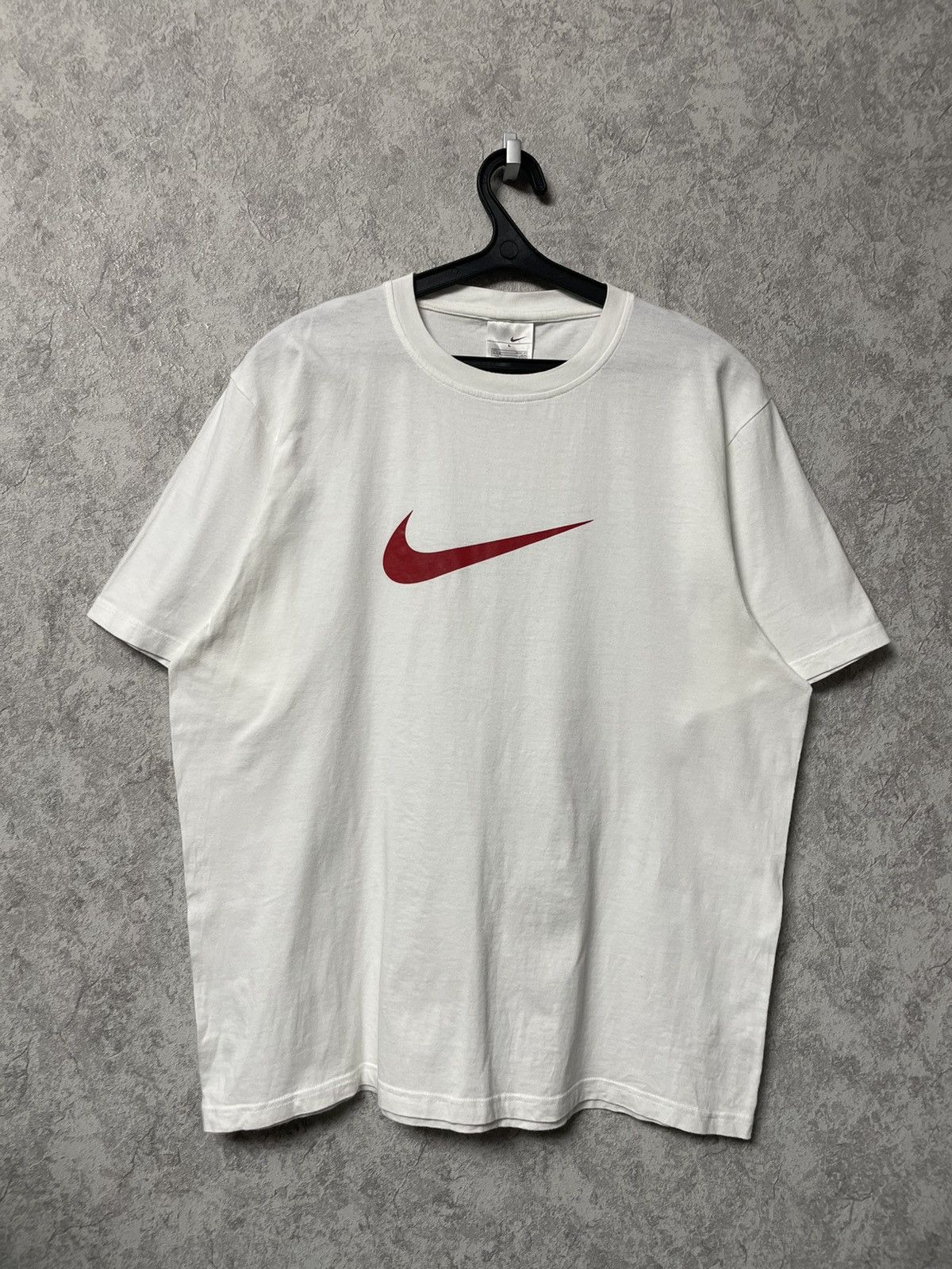 Nike Vintage Nike Big Swoosh White T-Shirt 90s Size US L / EU 52-54 / 3 - 1 Thumbnail