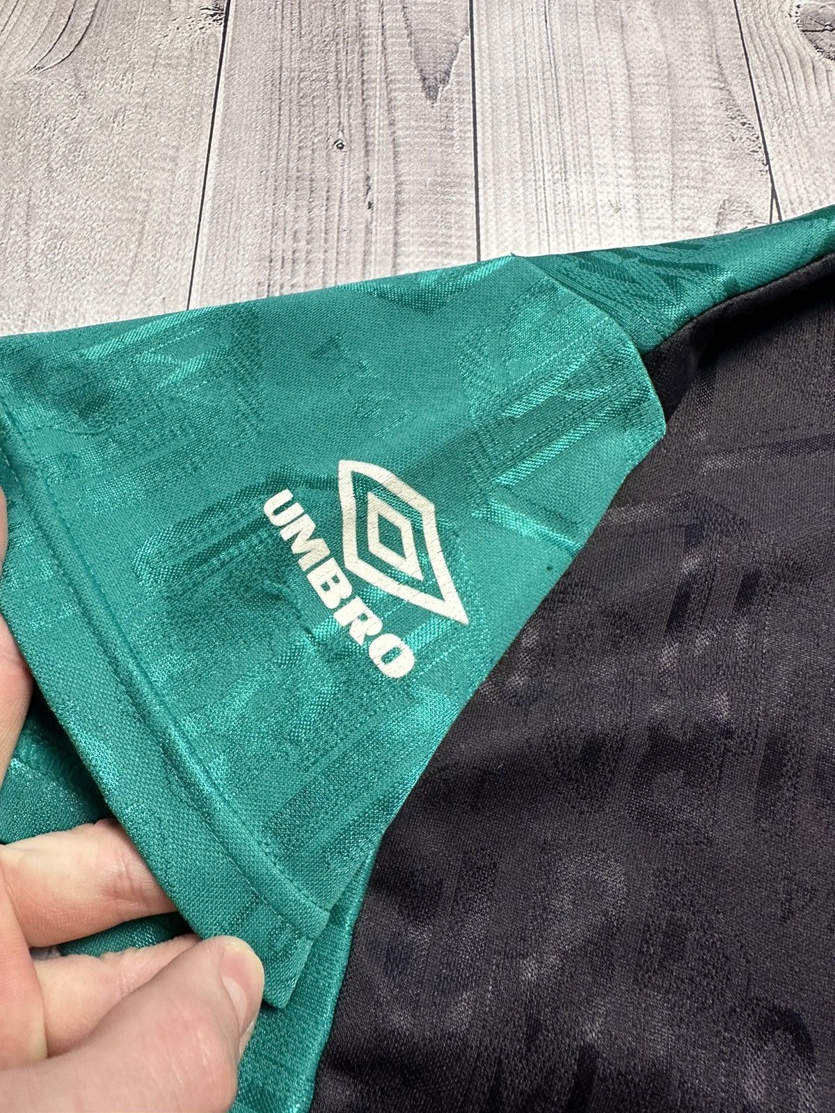 Vintage Vintage Umbro Celtic soccer jersey retro rare big logo M/L Size US L / EU 52-54 / 3 - 9 Thumbnail