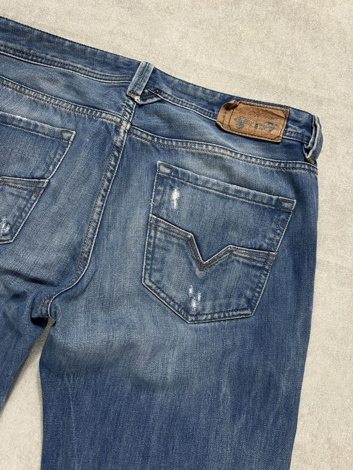 Diesel Vintage Diesel Larkee Regular Distressed Jeans 32x30 Size US 32 / EU 48 - 2 Thumbnail